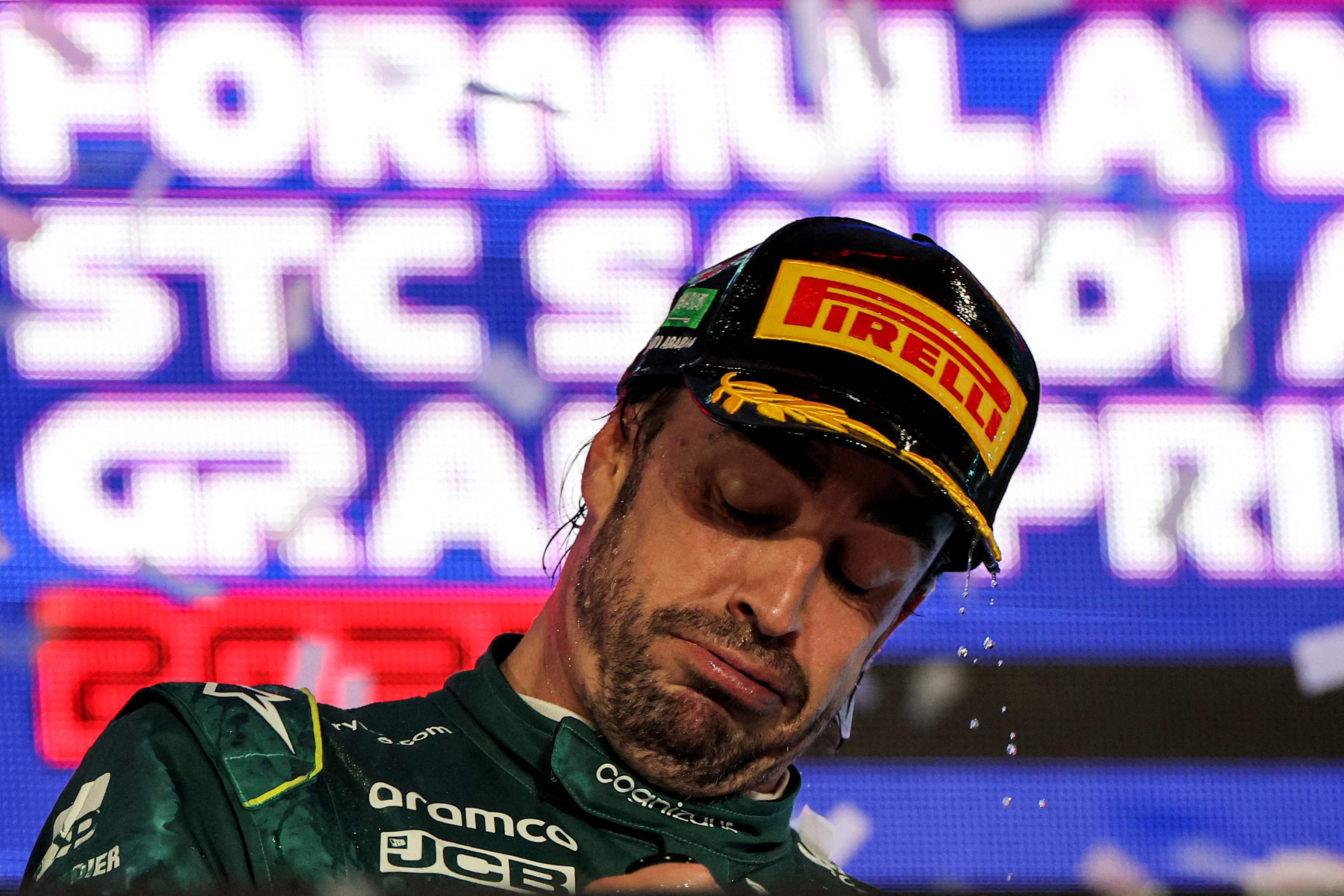 El piloto espaol de Aston Martin Fernando Alonso reacciona en el podio al final del Gran Premio de Arabia Saud de Frmula Uno en el circuito Jeddah Corniche en Jeddah el 19 de marzo de 2023.