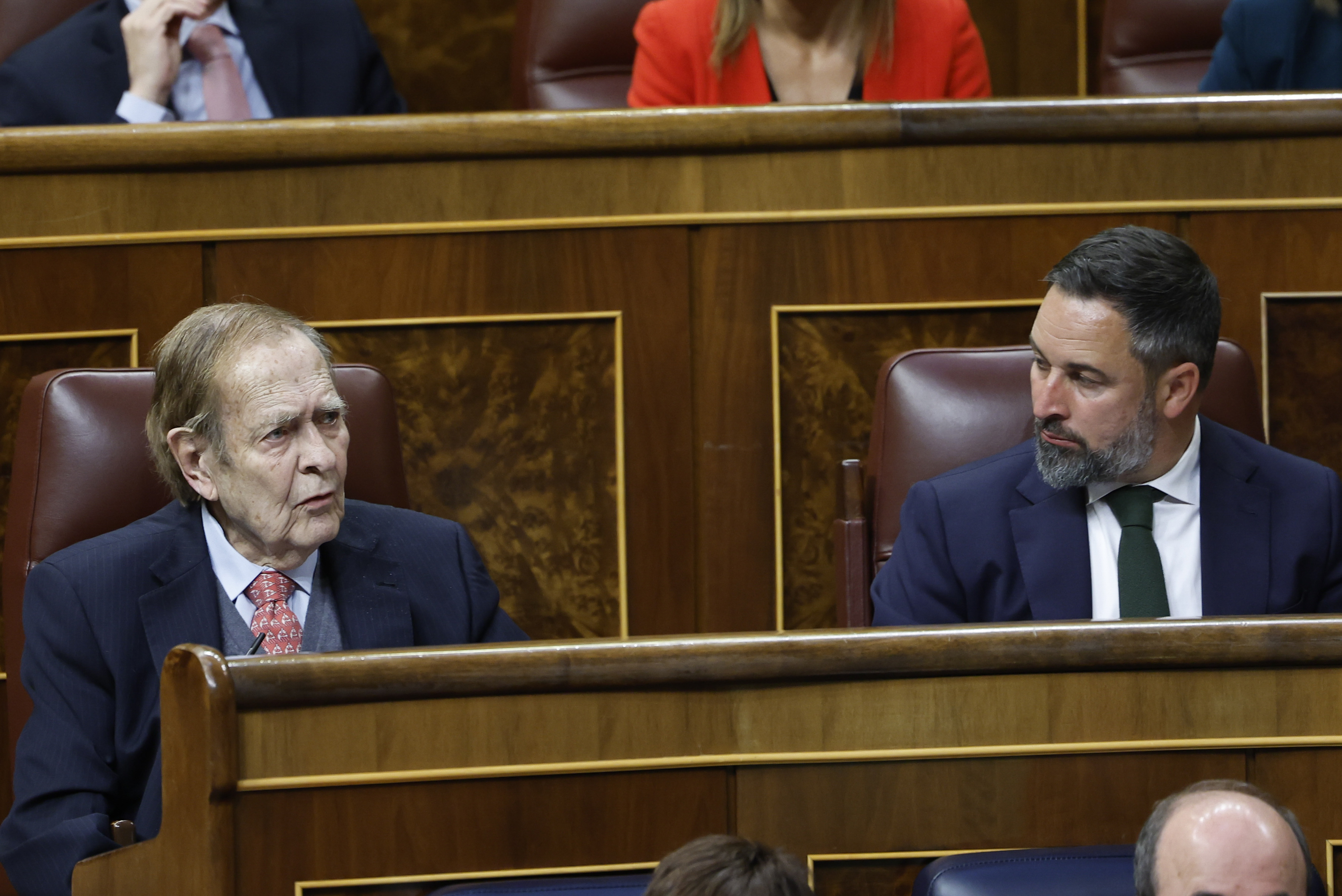 Ramón Tamames y Santiago Abascal, en un momento de la moción de censura en el Congreso.