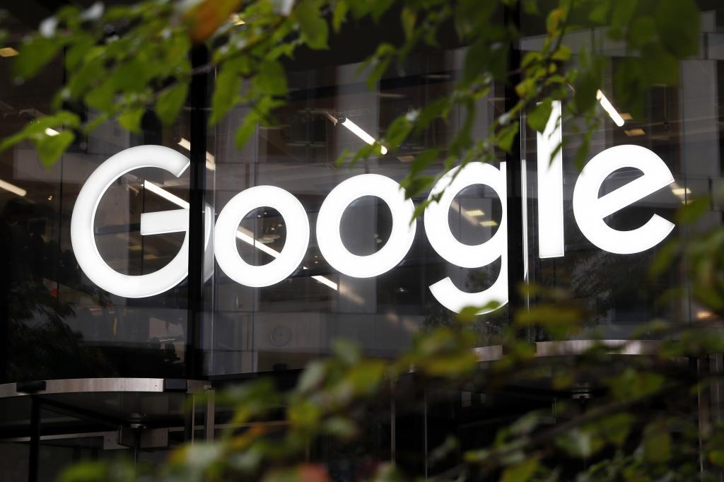 Logotipo de Google en sus oficinas de Londres.