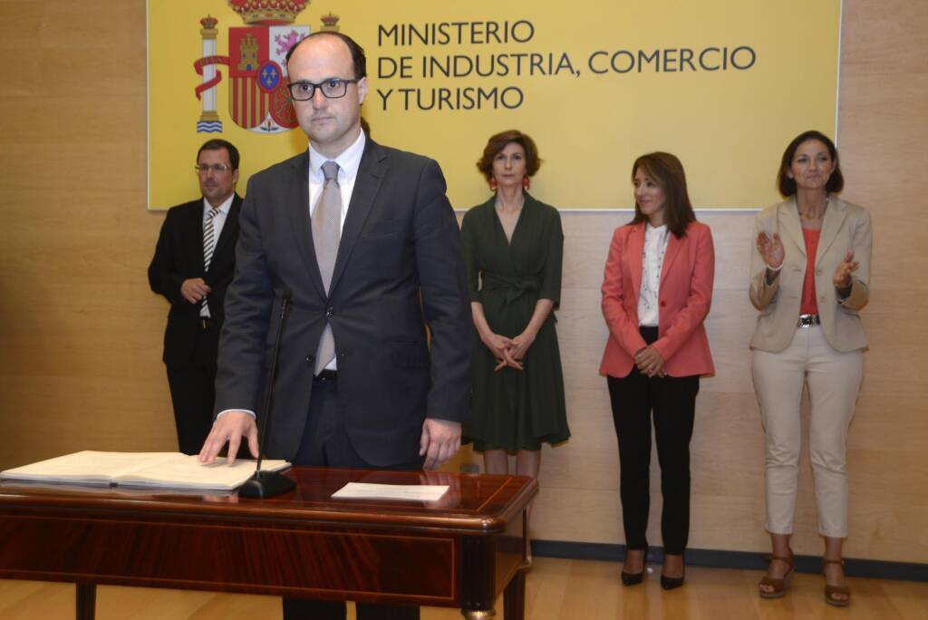 Reyes Maroto blinda antes de irse a su jefe de gabinete y le da un cargo público de 120.000 euros