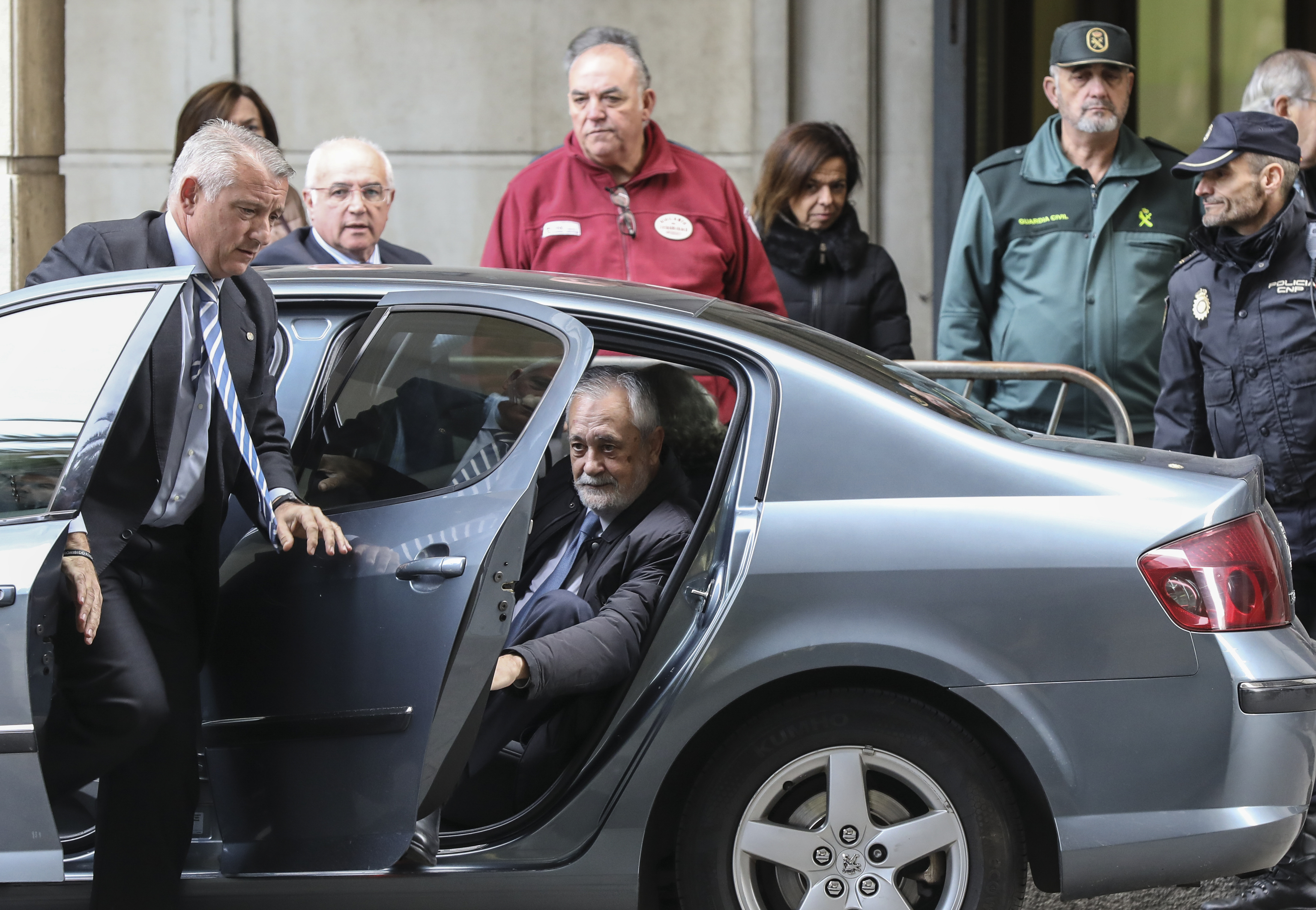 El ex presidente de la Junta Grin, llegando a la Audiencia de Sevilla para el juicio de los ERE.