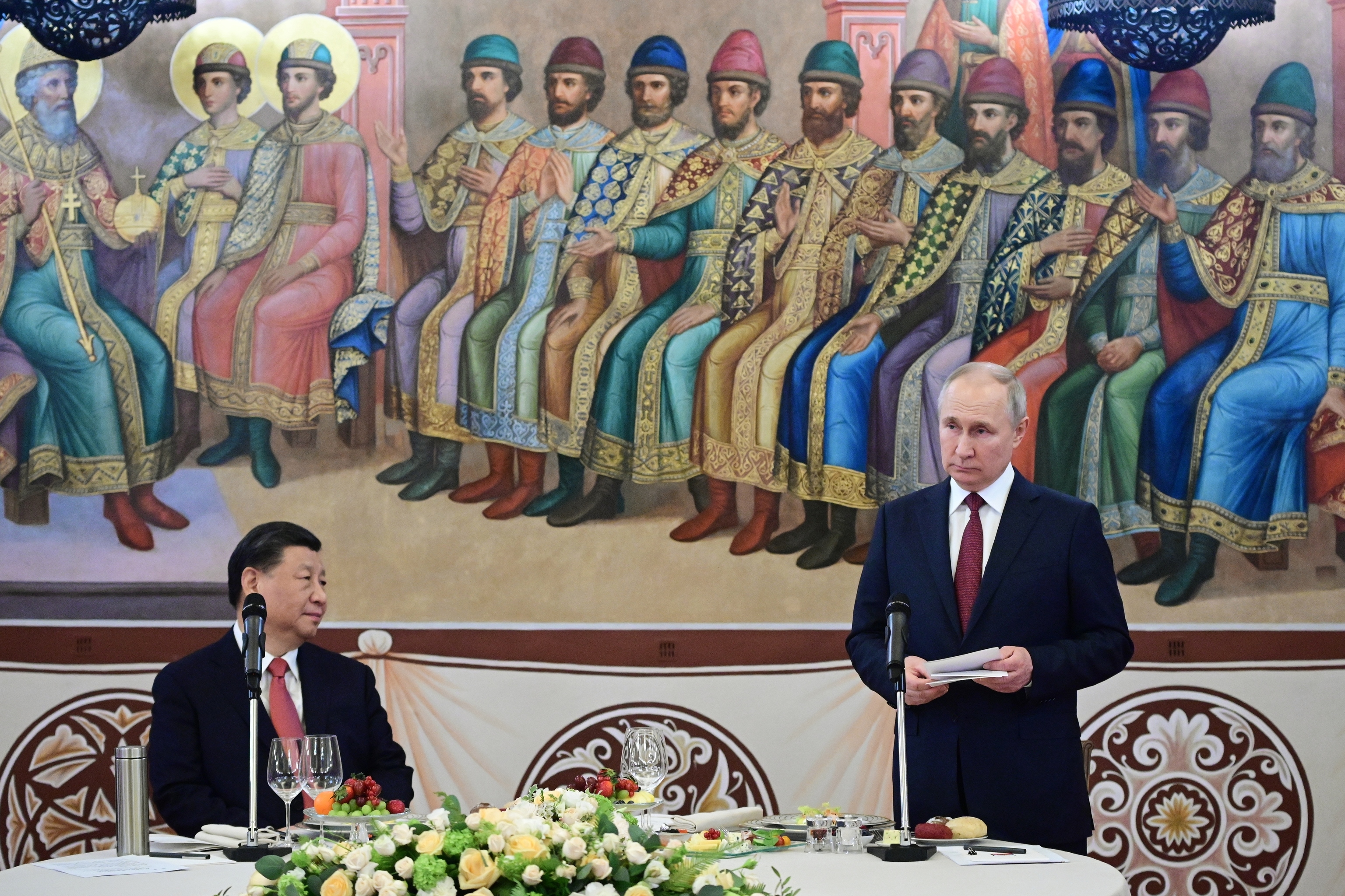 Putin (dcha.), durante su encuentro del martes con Xi Jinping.