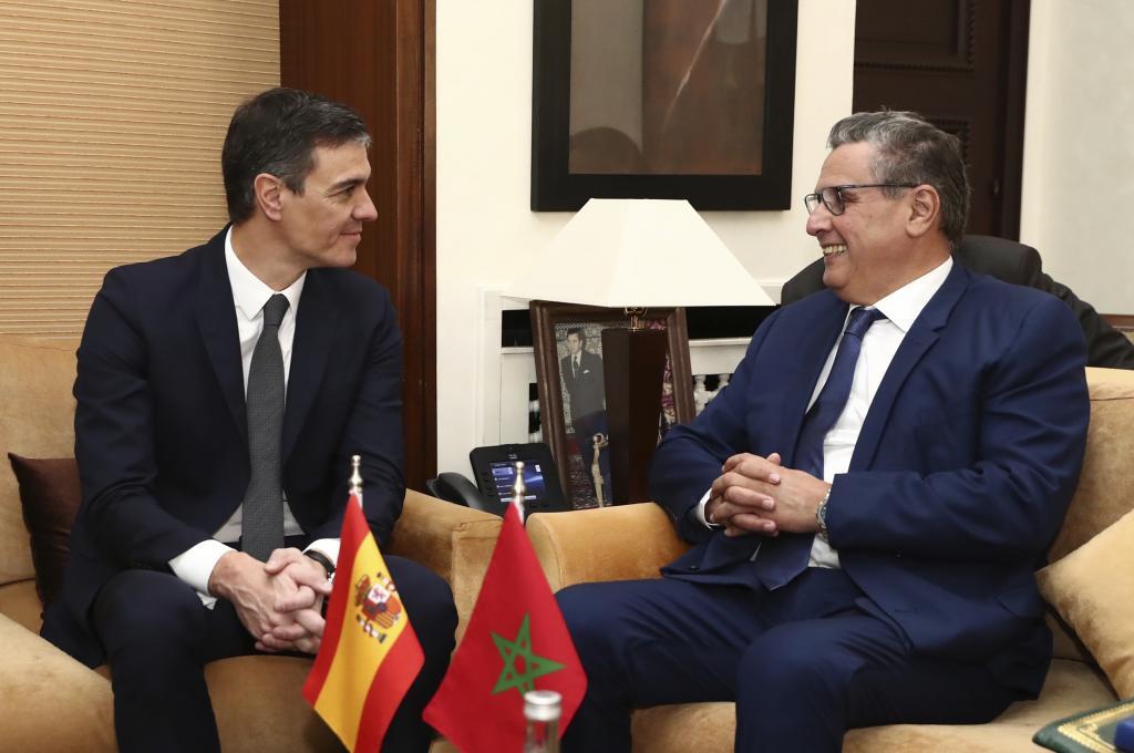 El presidente del Gobierno, Pedro Sánchez, con el primer ministro de Marruecos, Aziz Akhannouch, en Rabat, el pasado 2 de febrero.