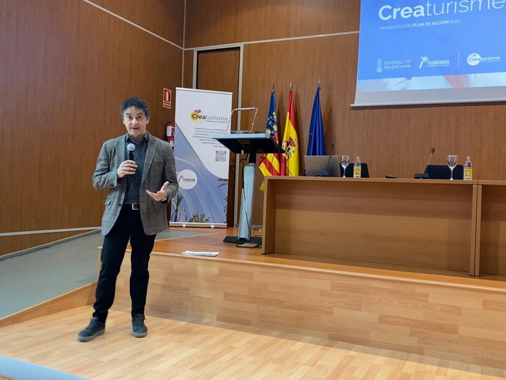 Francesc Colomer durante la presentación de CreaTuisme en el El Centro de Turismo de Castellón