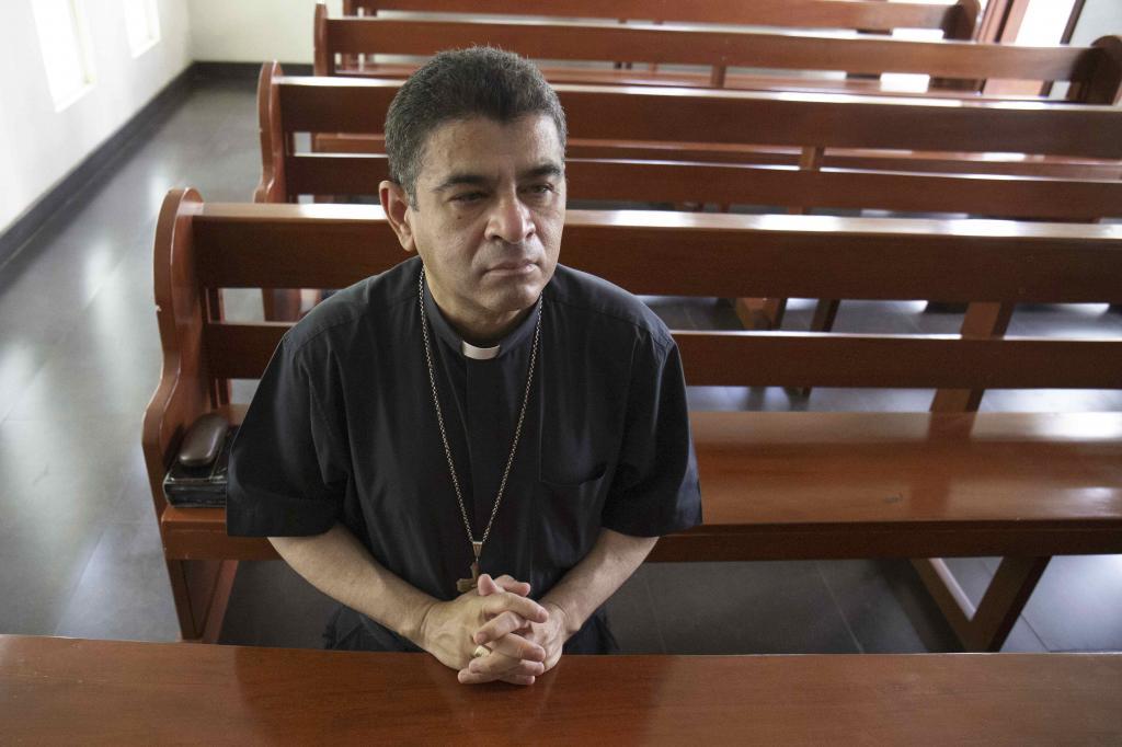 Fotografía de archivo de mayo de 2022 del obispo nicaragüense Rolando Álvarez, en Managua.