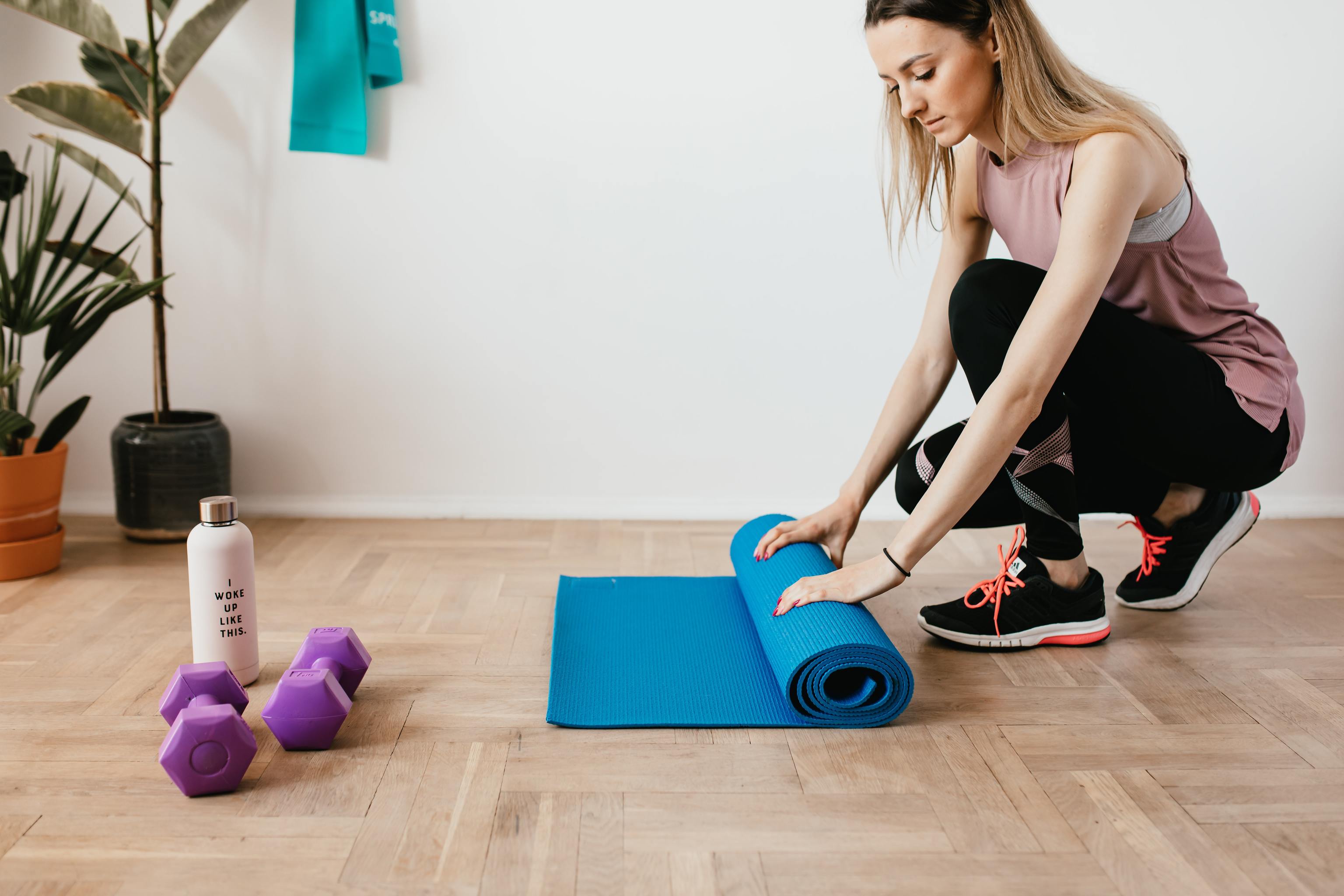 ALT: Pilates en casa: 5 ejercicios y vdeos sencillos para ponerte en forma sin ir al gimnasio
