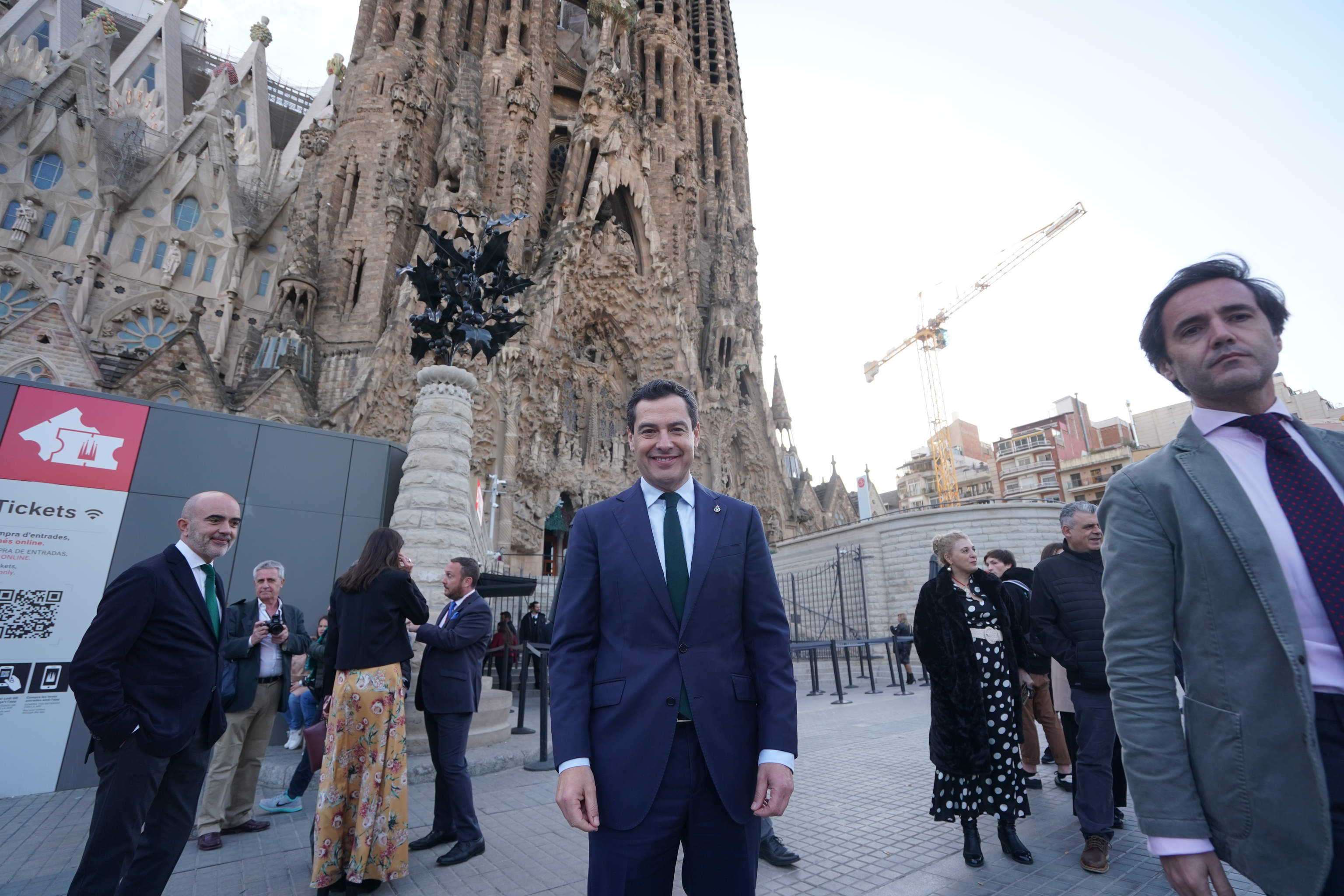El presidente de la Junta, en Barcelona, ante la Sagrada Familia.