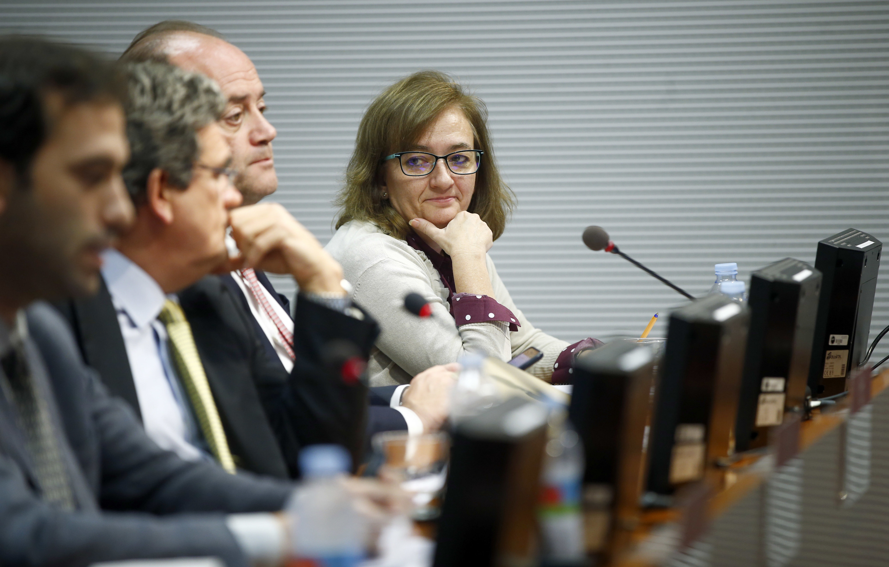 El ministro de Seguridad Social y ex presidente de la AIReF, José Luis Escrivá (centro de la imagen), en una rueda de prensa junto a la actual presidenta de la AIReF, Cristina Herrero.