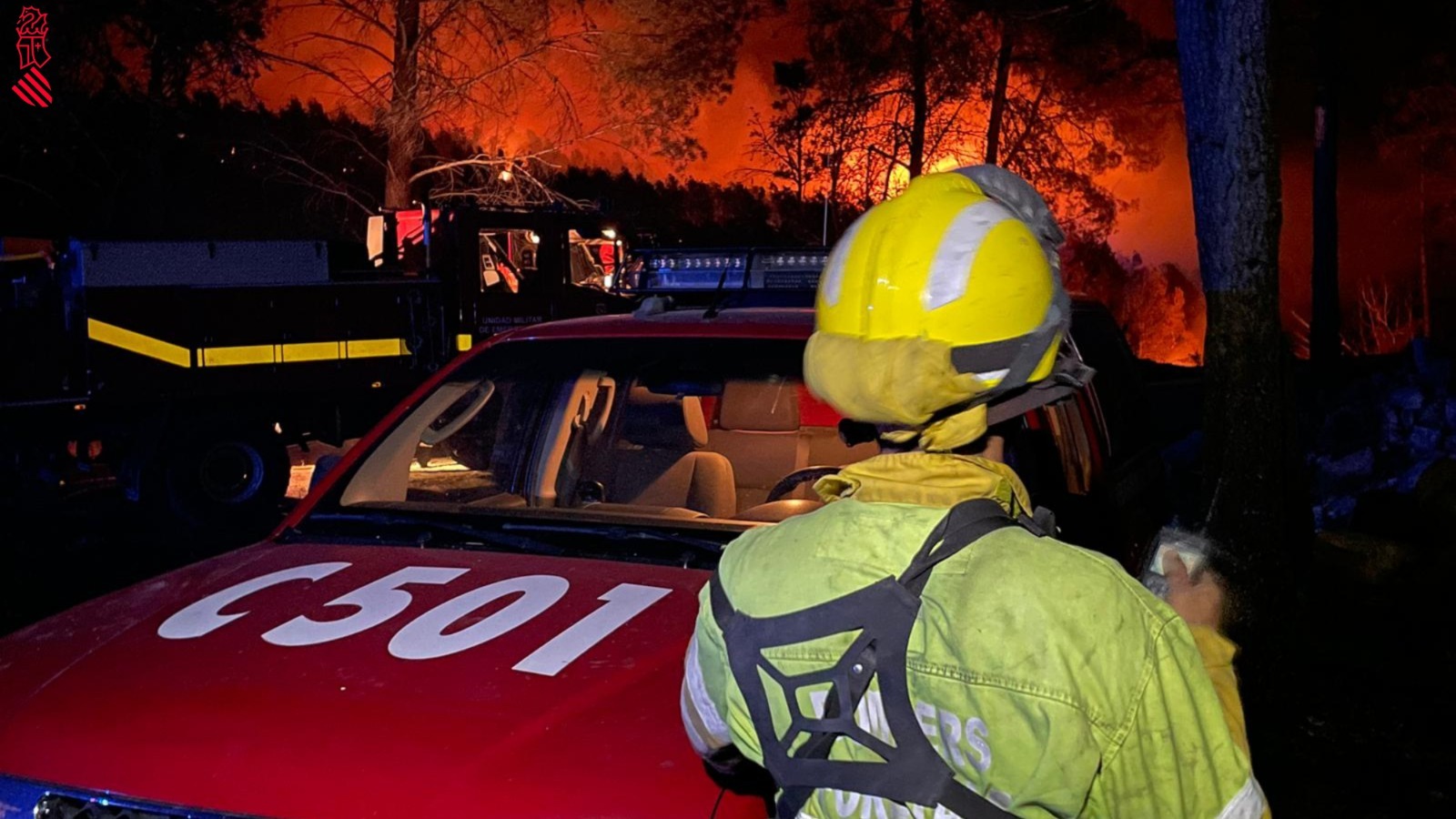Un bombero forestal de la Generalitat durante el incendio de estos das en Castelln.