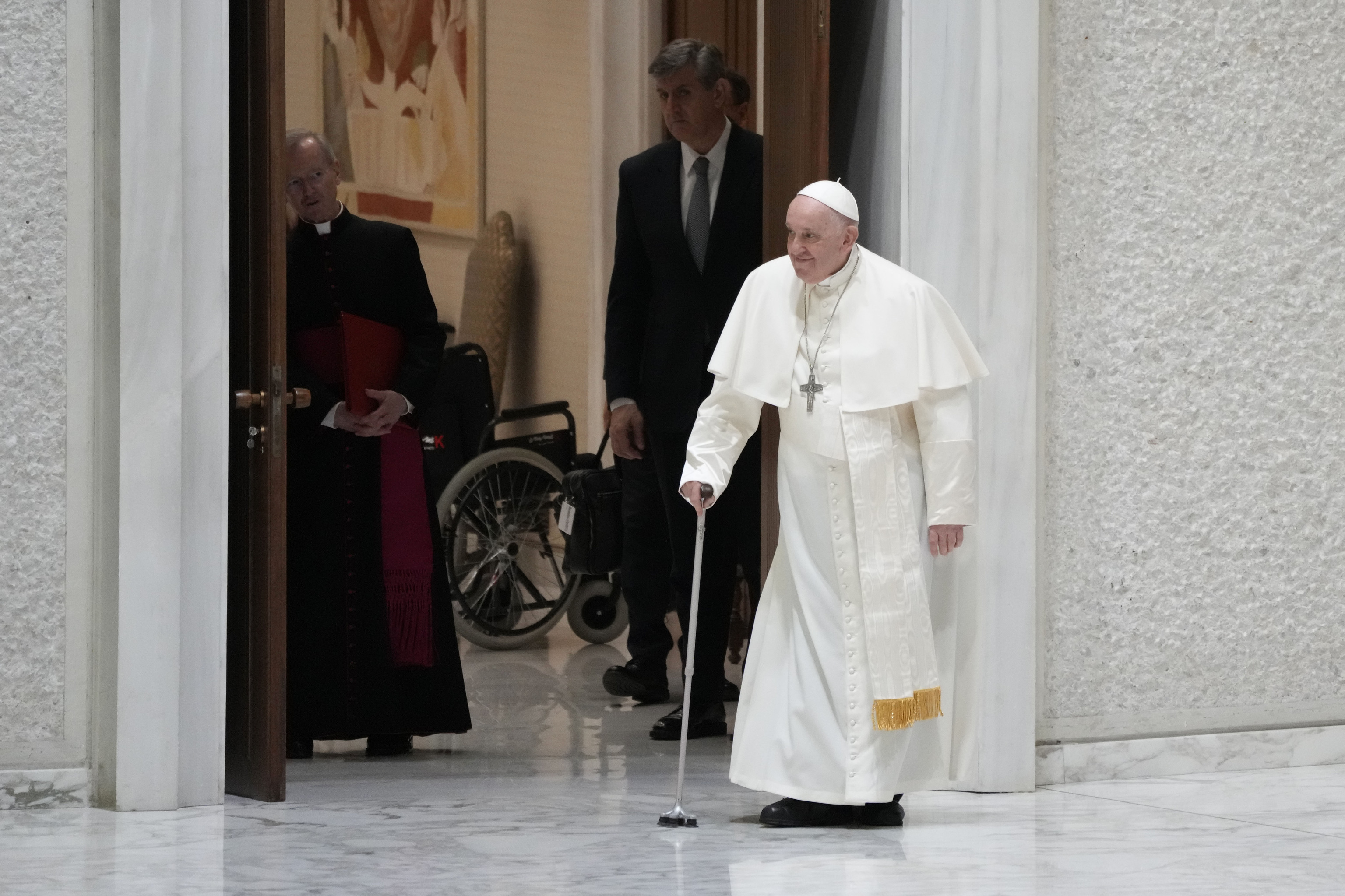 El Papa endurece las normas contra los abusos sexuales en la Iglesia e incluye a los líderes laicos