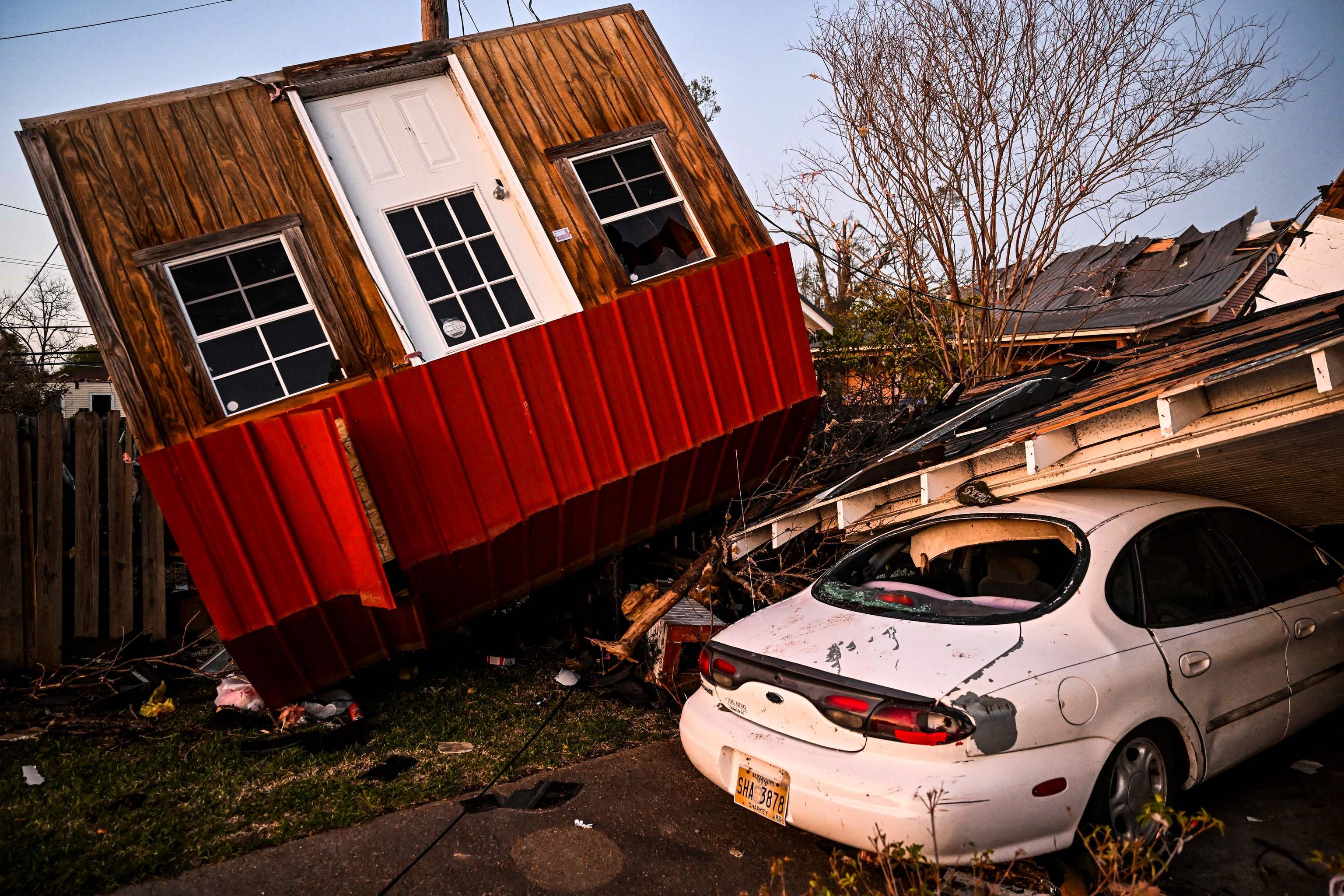 Biden ordena desplegar ayuda federal en un Misisipi devastado por los tornados