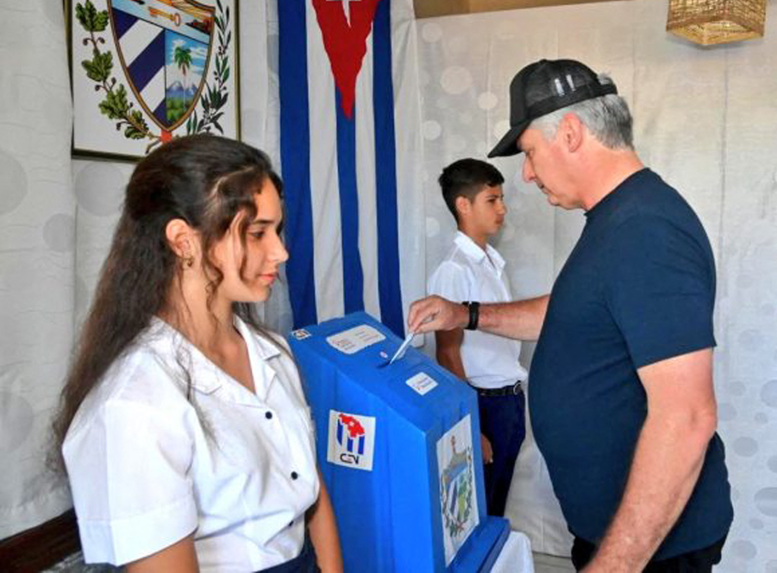 La revolución cubana se adjudica un 68% de apoyo tras «un mar de irregularidades»