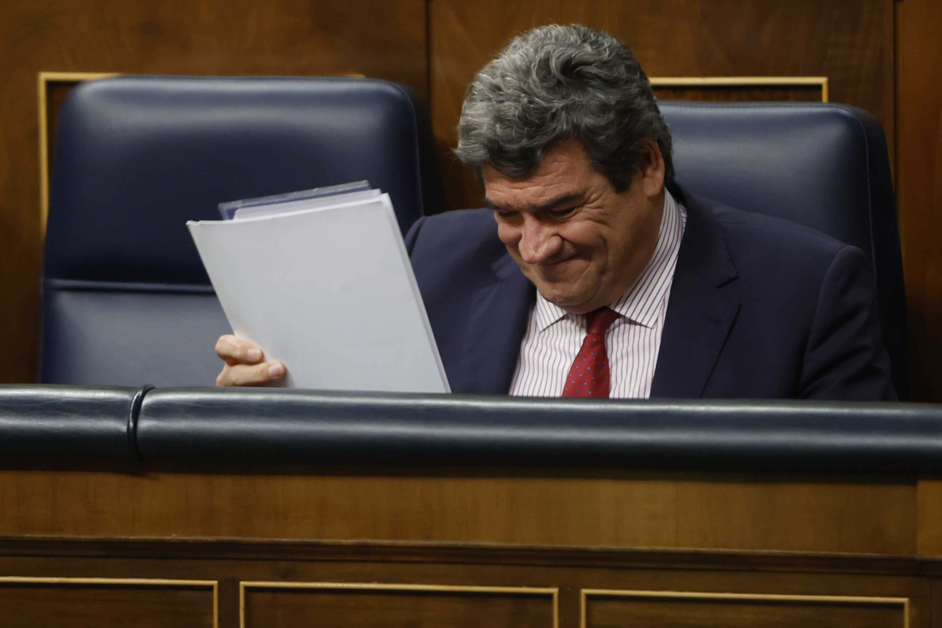 Jos Luis Escriv, ministro de Inclusin, Seguridad Social y Migraciones, en una sesin de control del Gobierno
