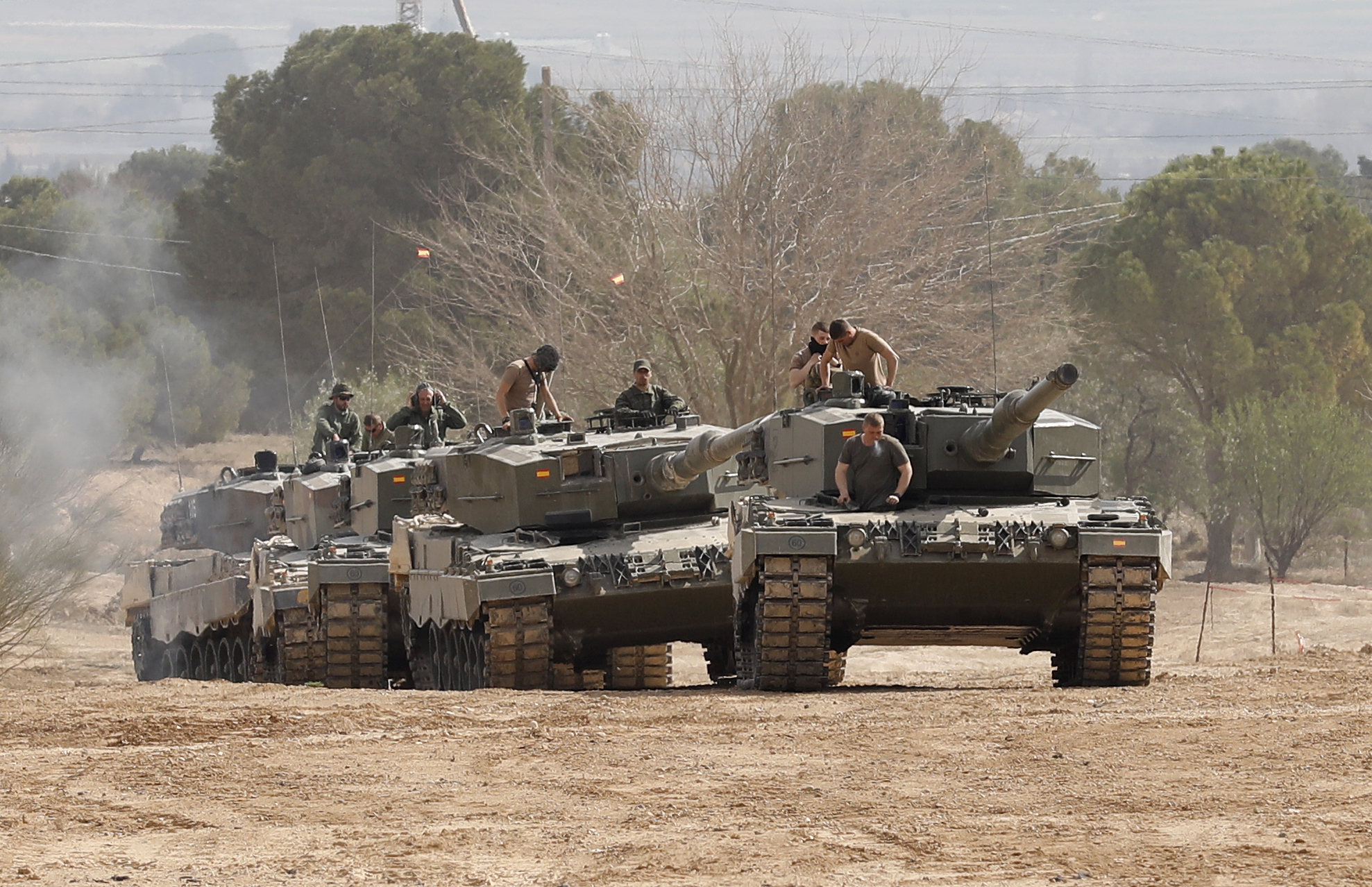 Militares Ucranianos realizan maniobras con los tanques Leopard de España.