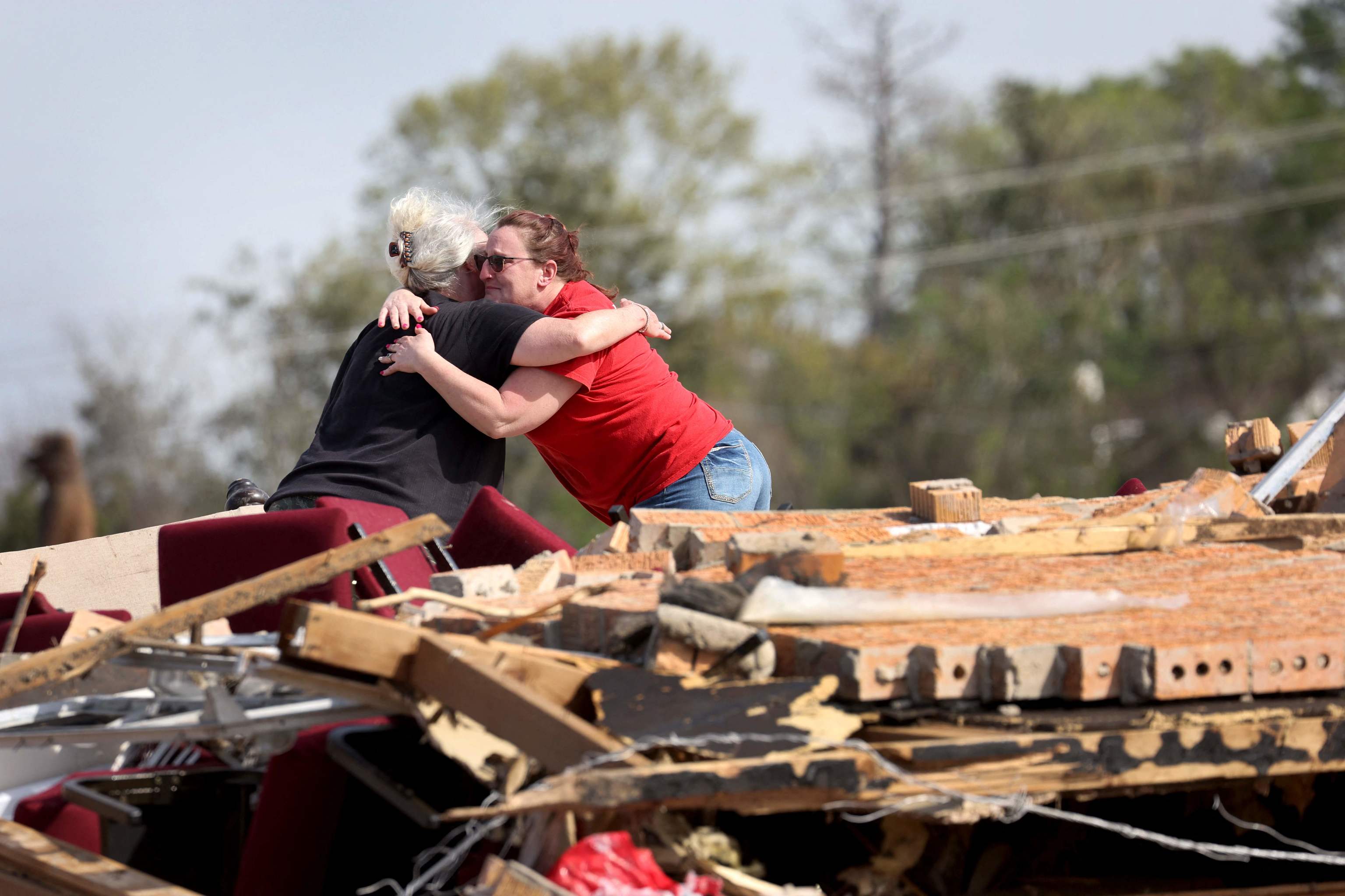 Biden visitará Misisipi tras la devastación ocasionada por un tornado que dejó al menos 25 muertos