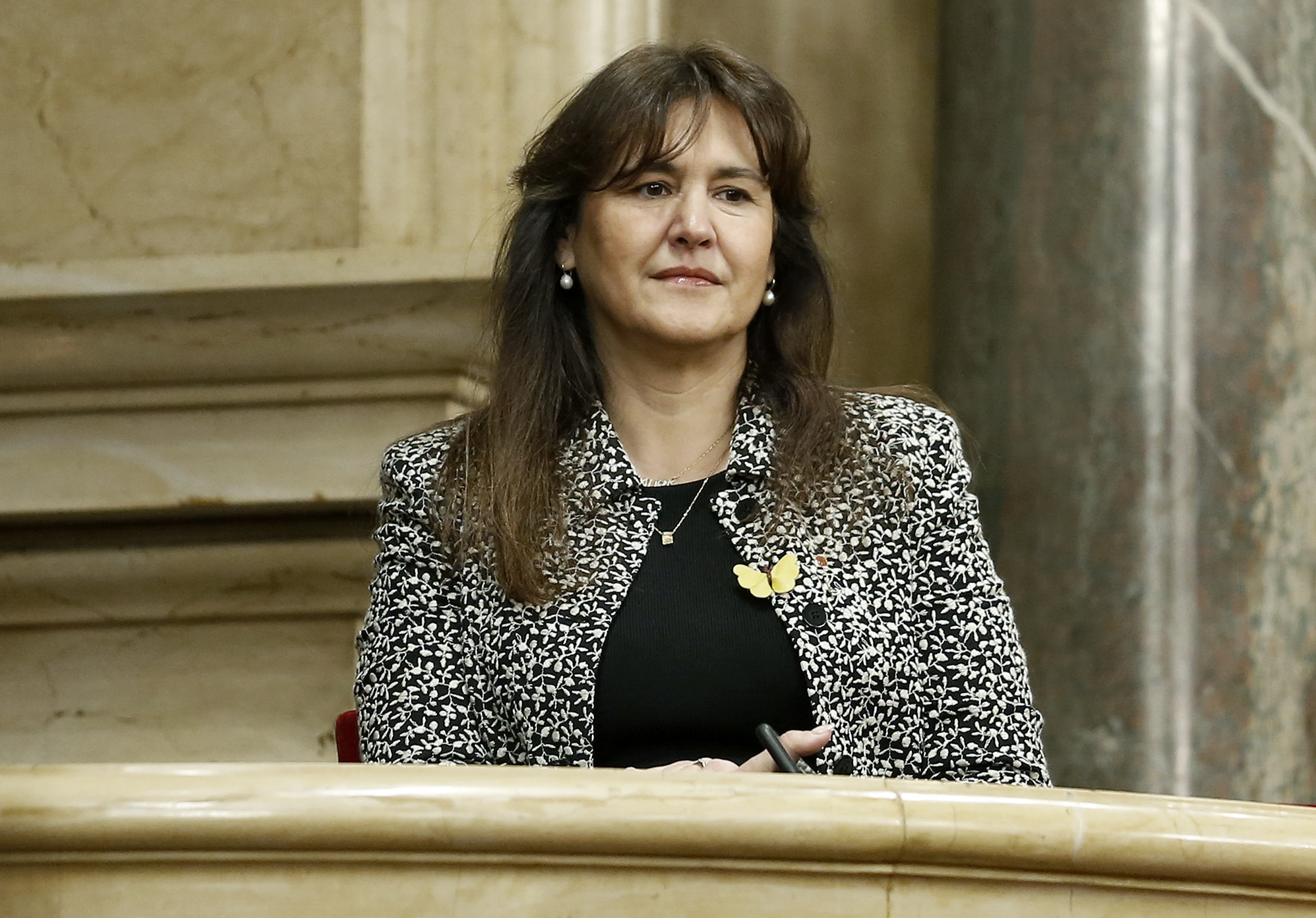 Laura Borràs asiste a un pleno en el Parlament de Cataluña.
