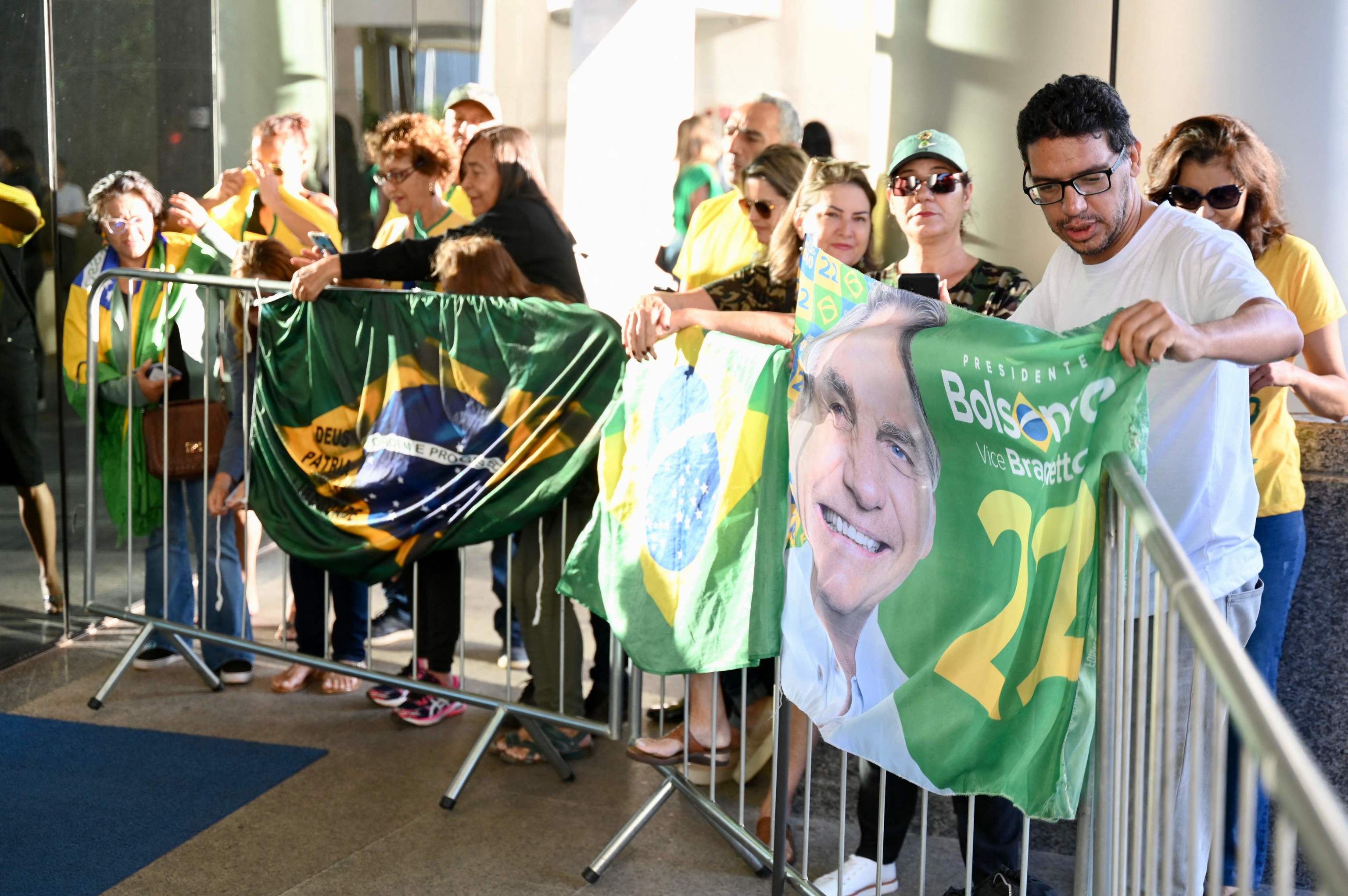 Bolsonaro vuelve a Brasil por primera vez tras el intento de golpe de Estado