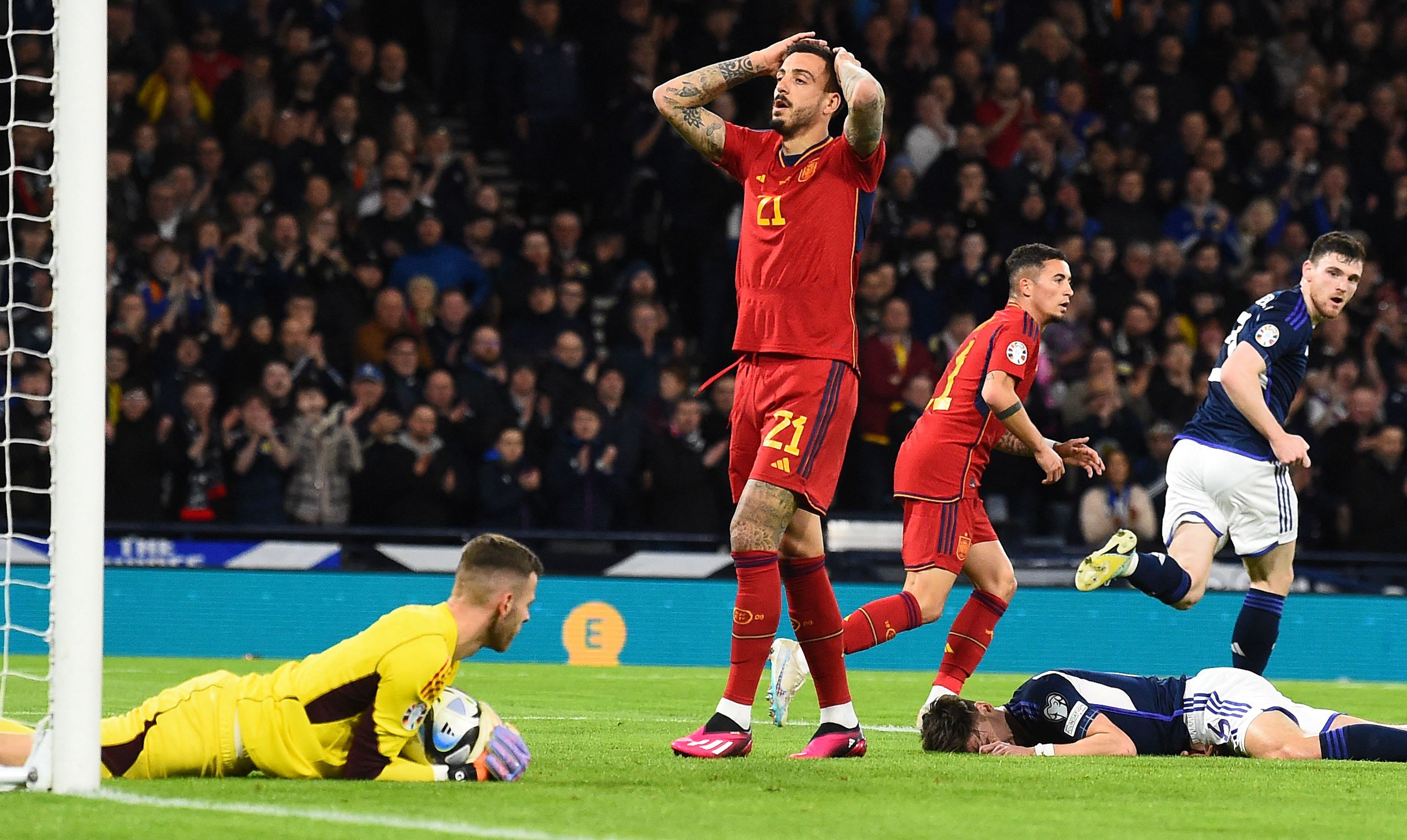 Spain's striker  lt;HIT gt;Joselu lt;/HIT gt; reacts as his header was saved by Scotland's goalkeeper Angus Gunn during the UEFA Euro 2024 group A qualification football match between Scotland and Spain at Hampden Park stadium in Glasgow, on March 28, 2023. (Photo by ANDY BUCHANAN / AFP)