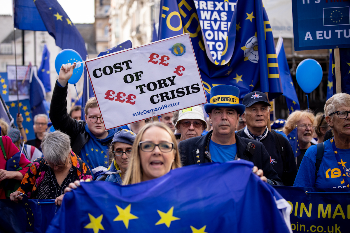 Los británicos confían más en la Unión Europea que en su propio Parlamento