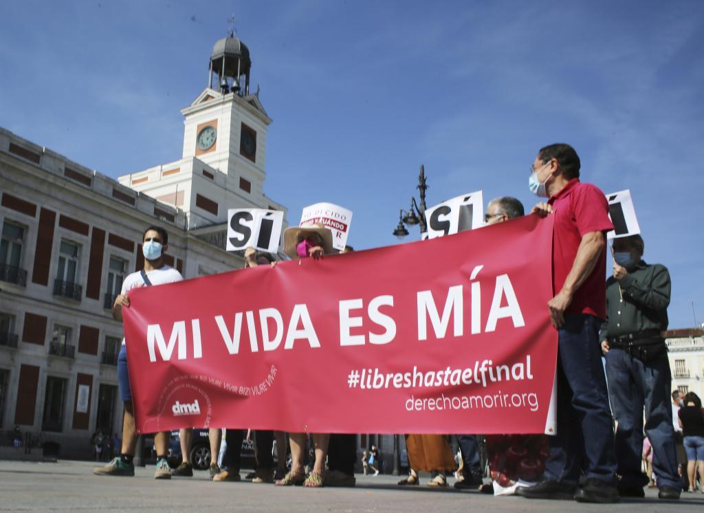 Manifestacin en Madrid en favor de la Ley de eutanasia.