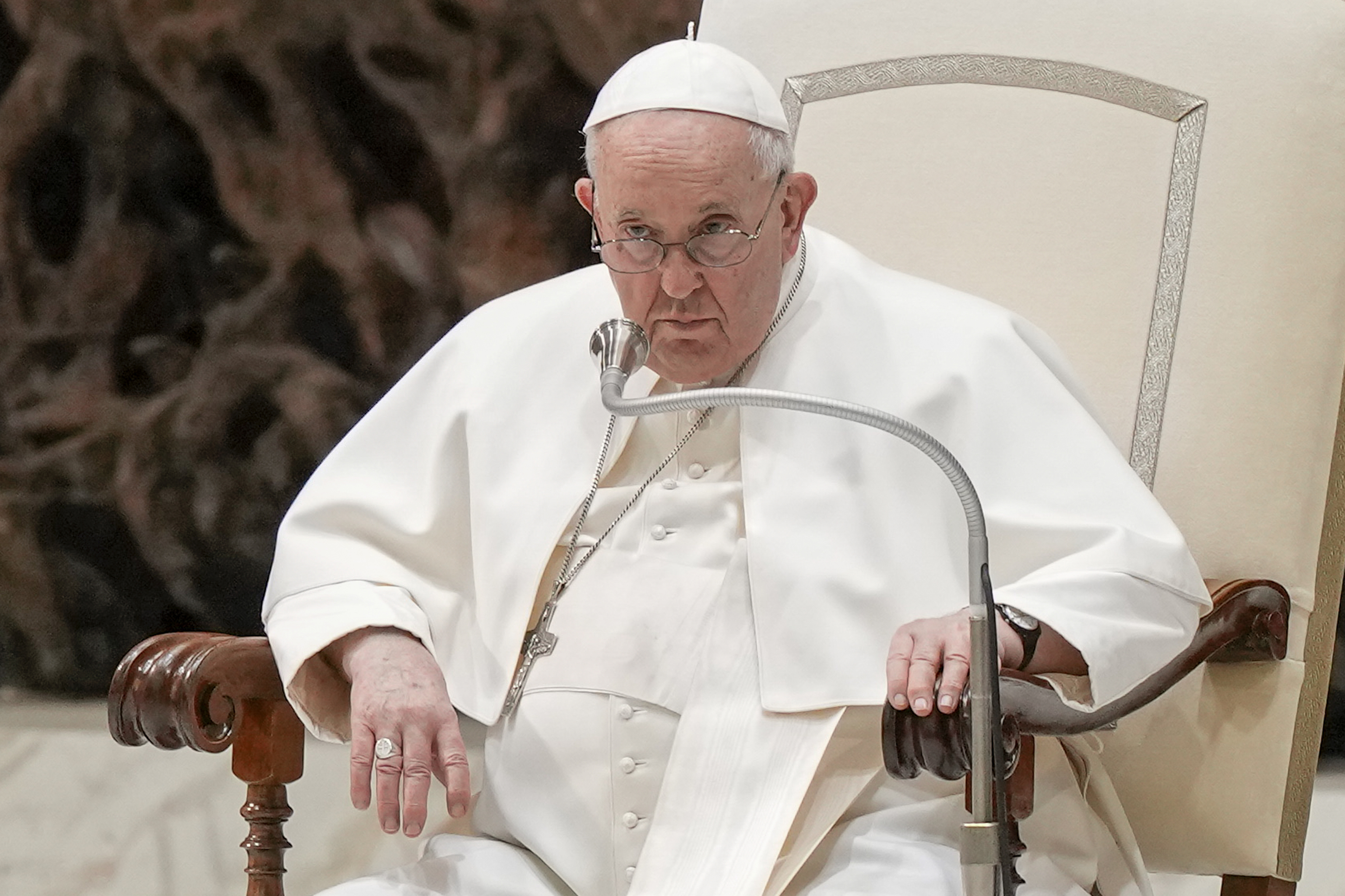 Las situación del Papa Francisco mejora, pero «ahora existe el riesgo de un Cónclave en la sombra»