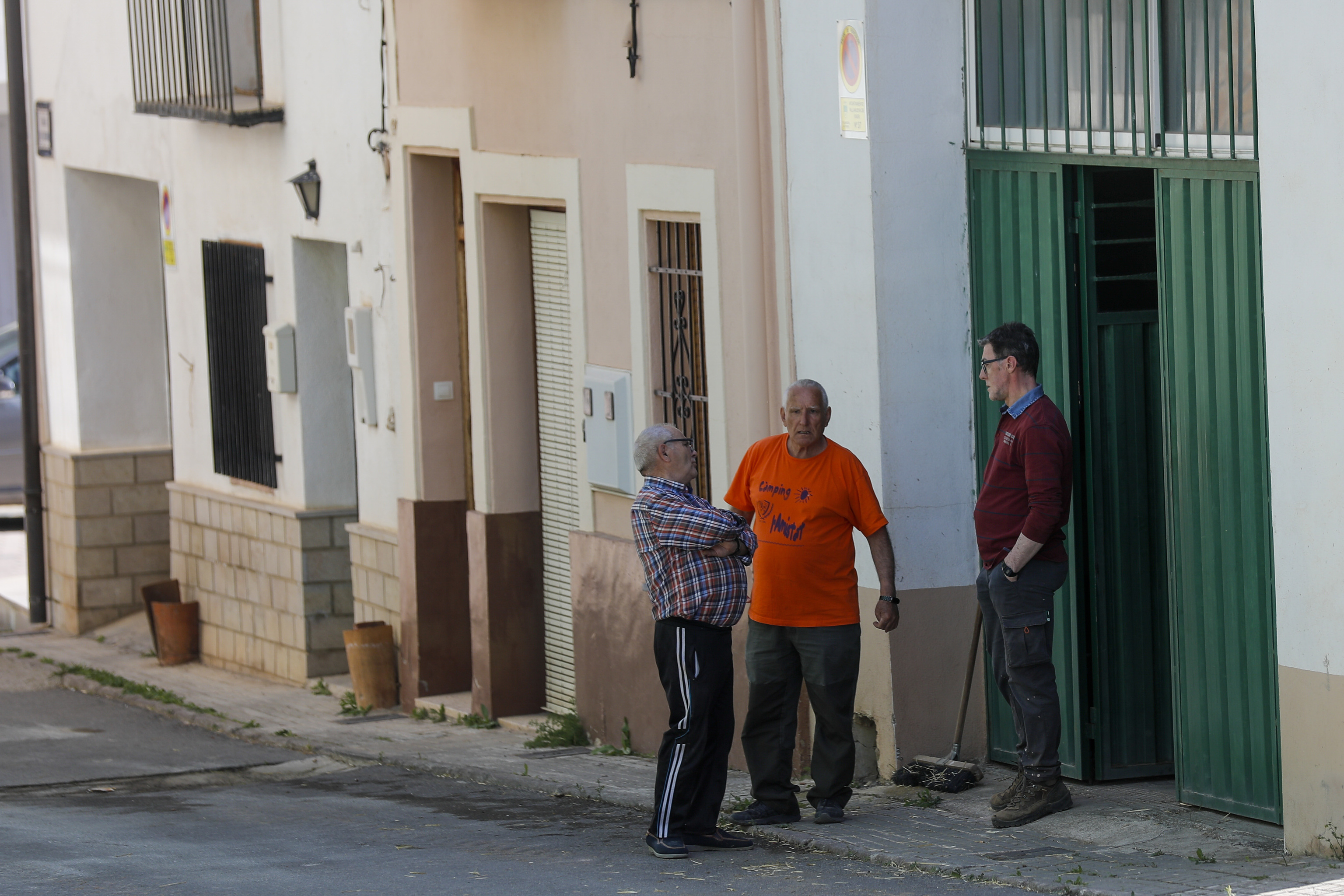En la imagen, vecinos de Villanueva de Viver.
