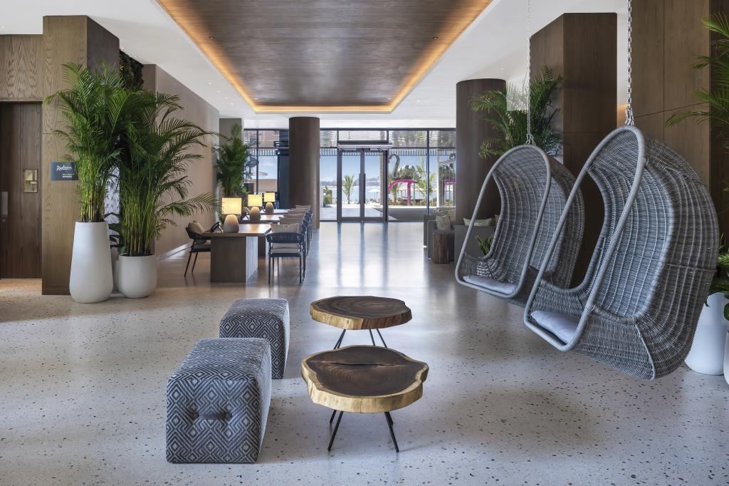El 'lobby' del Radisson Beach Resort Palm Jumeirah.