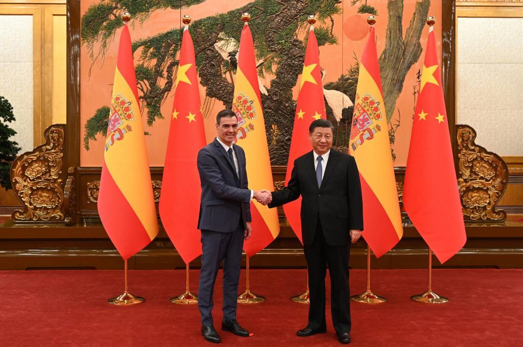 Pedro Snchez, con Xi Jinping, en Pekn.