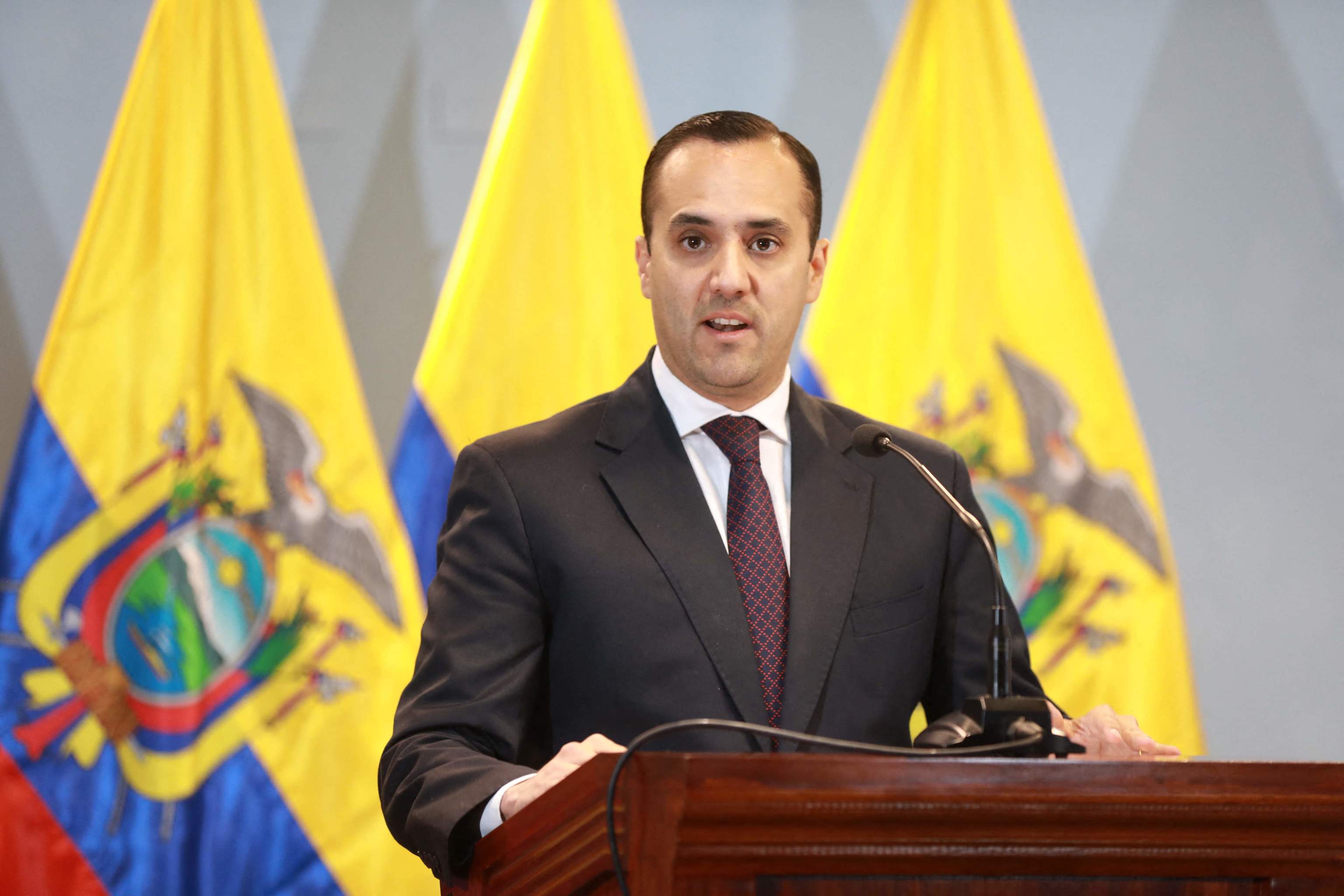 Renuncia el ministro de Relaciones Exteriores de Ecuador