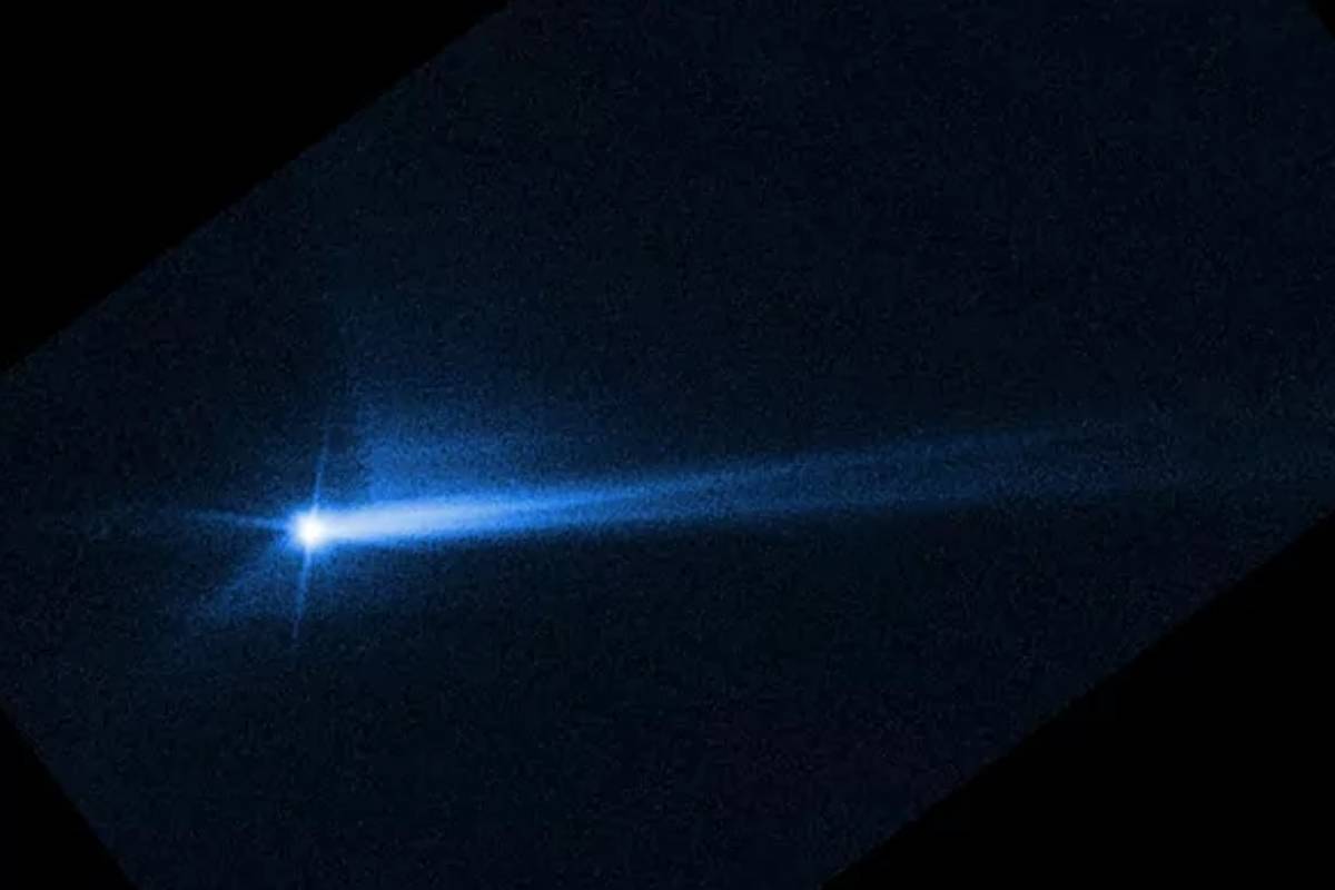 Restos de un asteroide en el cielo, imagen de archivo.