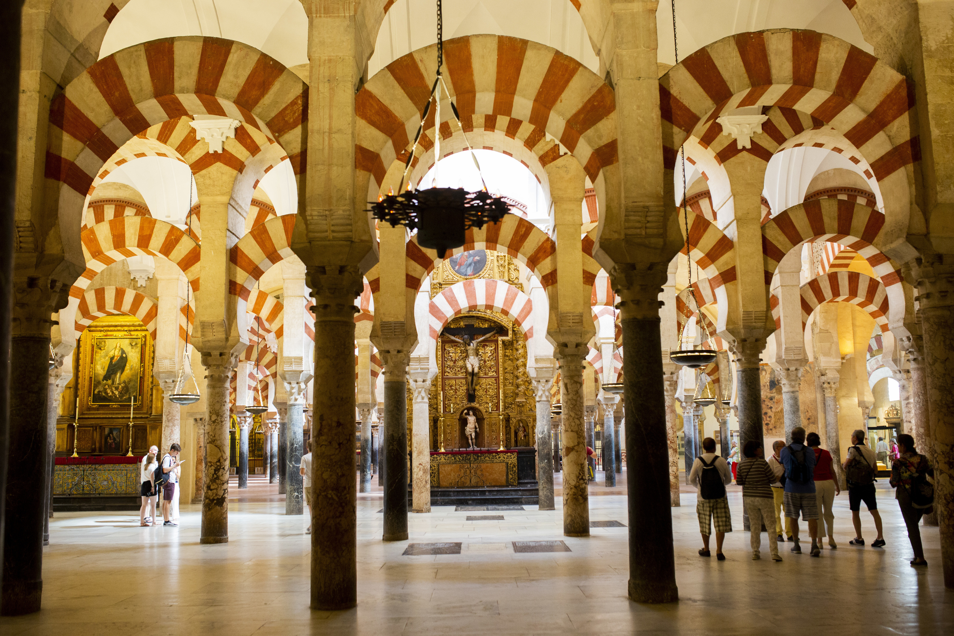 Interior de la Mezquita-Catedral, con su bosque de columnas.