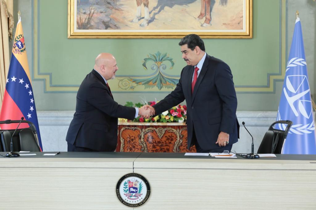 Maduro y el fiscal Karim Khan, en 2021.