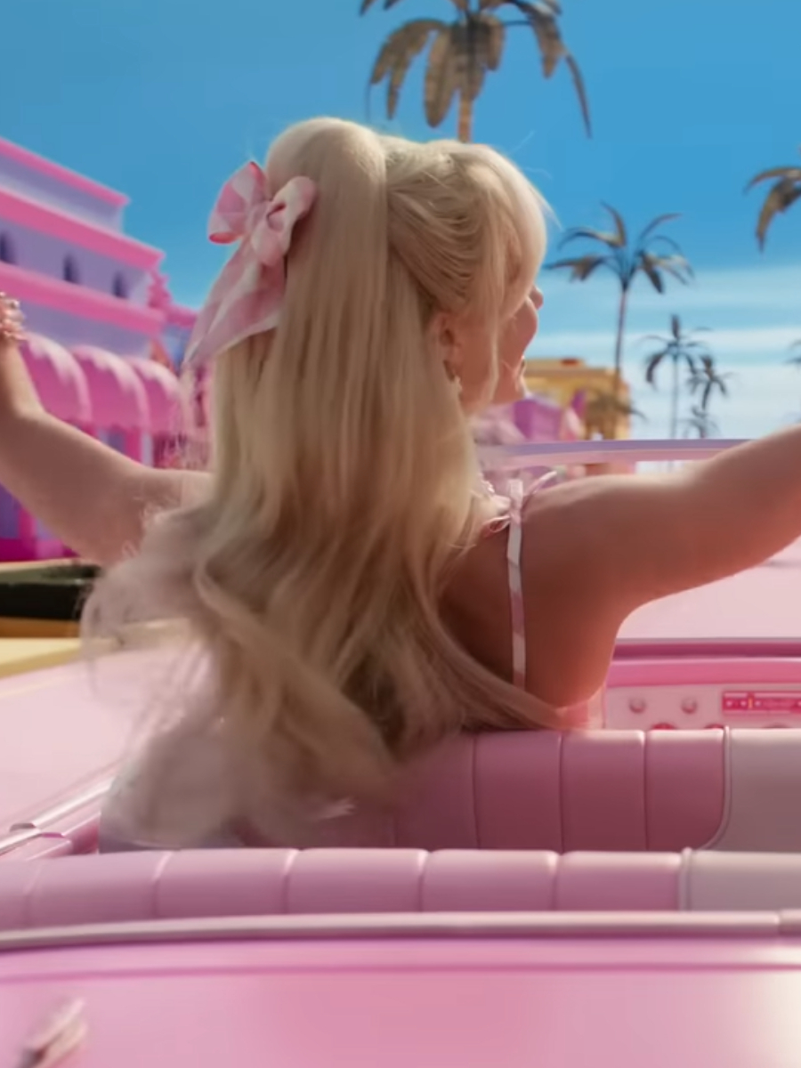ALT: Barbie, la pelcula triunfa con su triler viral mientras Margot Robbie nos enamora vestida de rosa