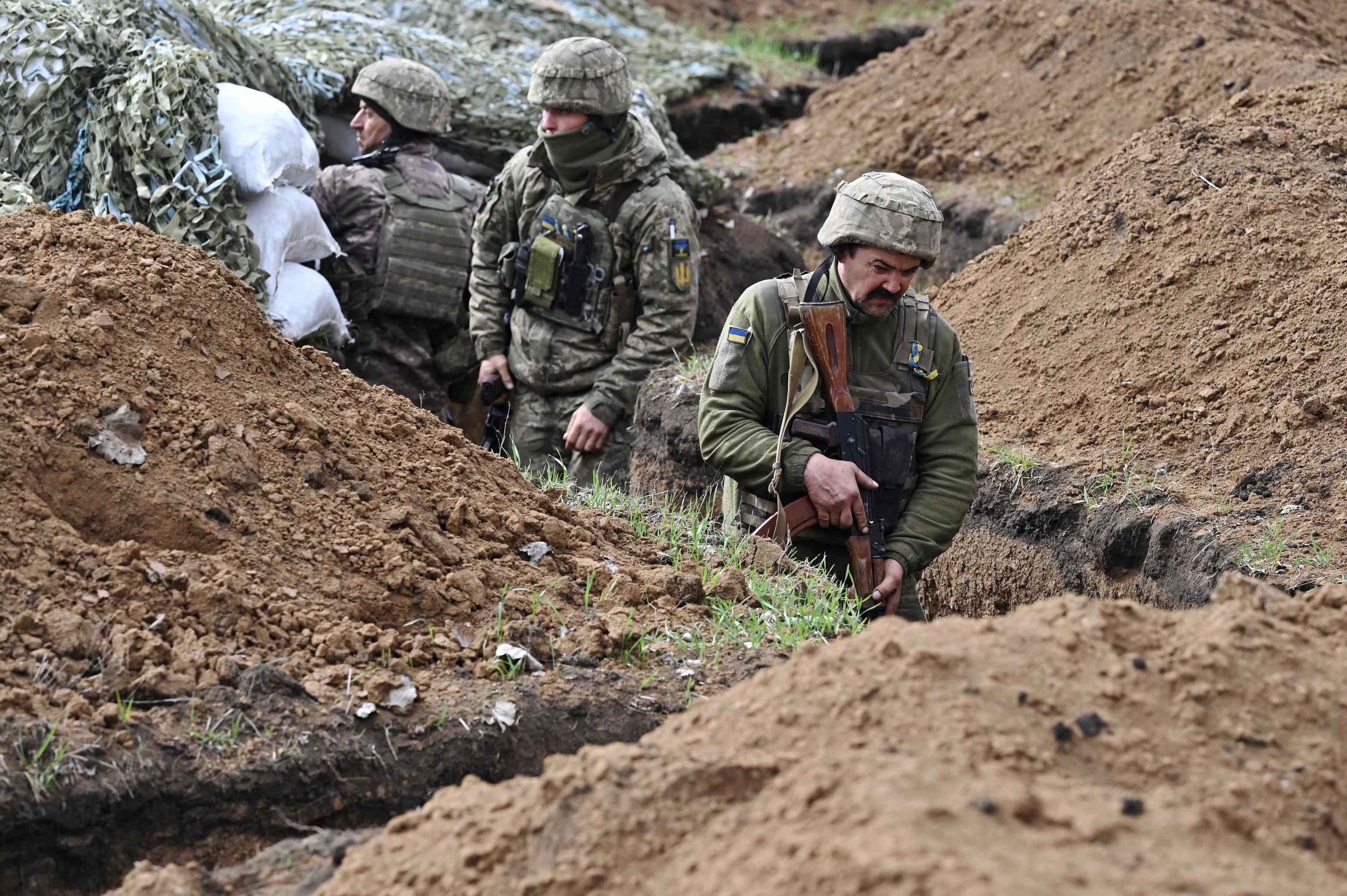 Militares ucranianos cerca de Bajmut.