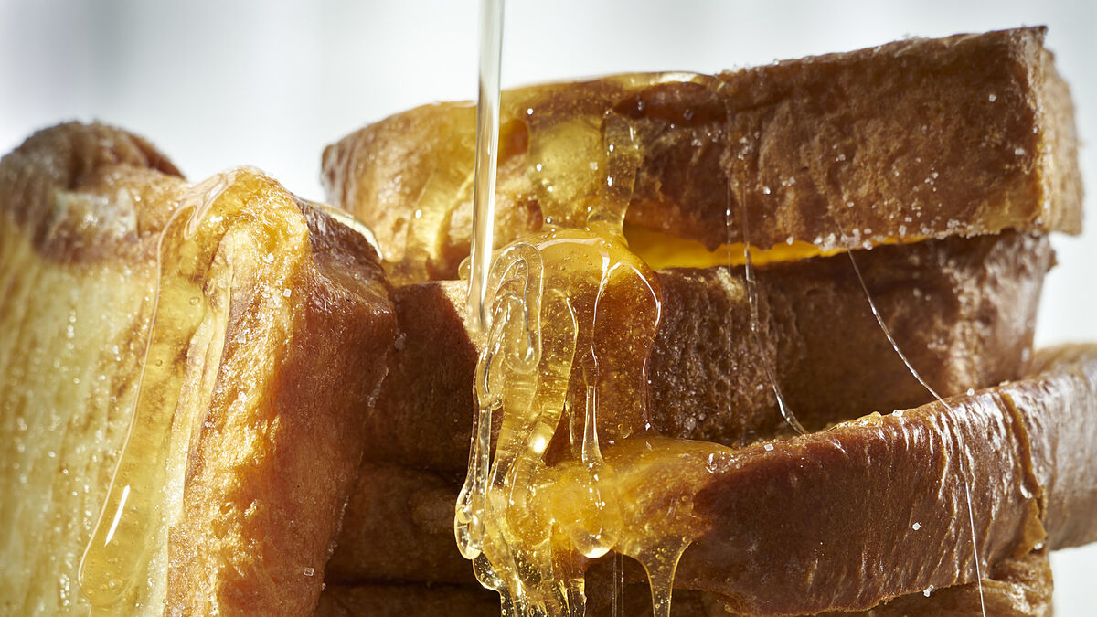 Las torrijas, dulce tpico en Semana Santa, contienen pan, leche entera, canela en rama, huevos, azcar y aceite.