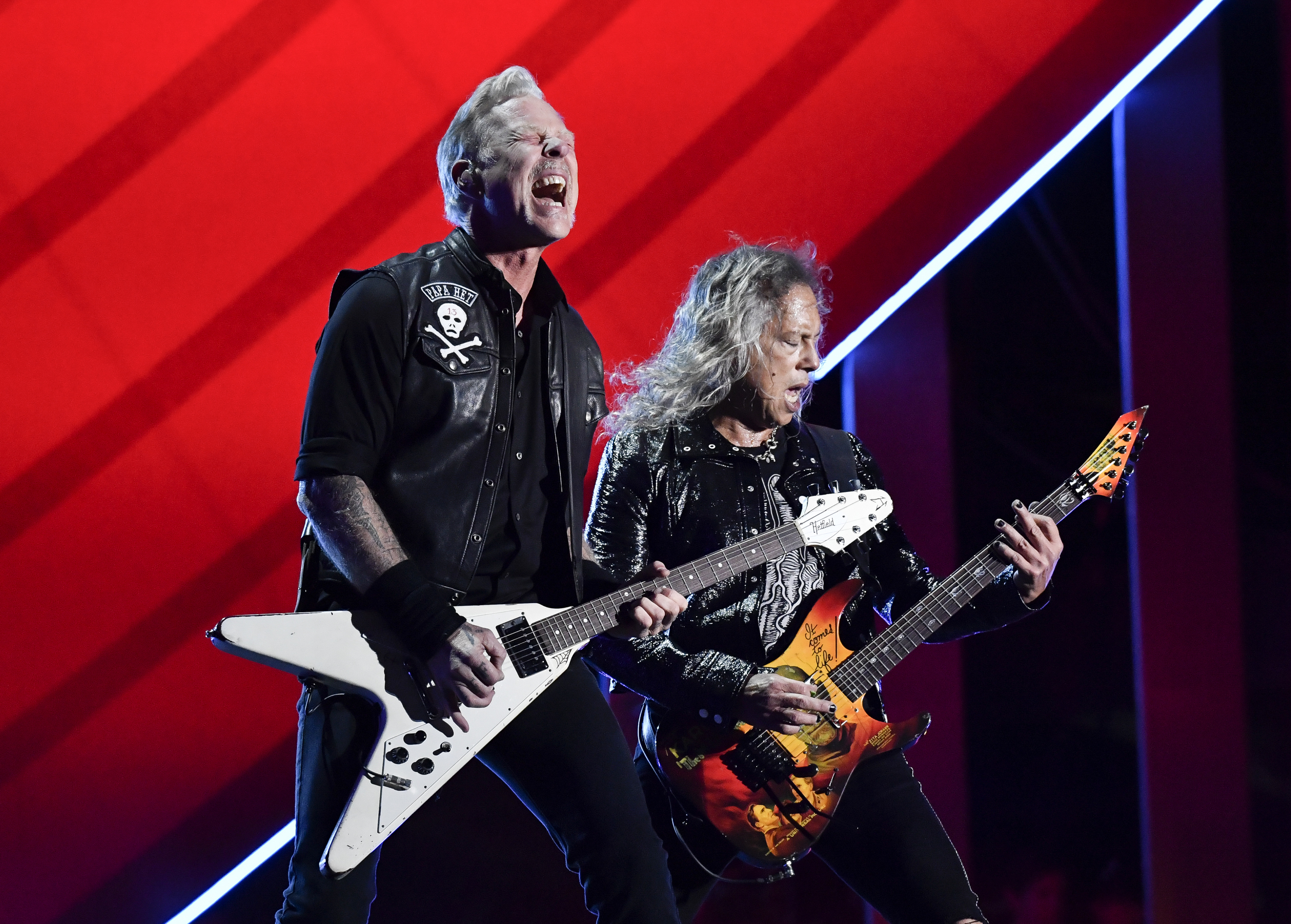 James Hetfield, izquierda, y Kirk Hammett de Metallica durante un concierto en Central Park