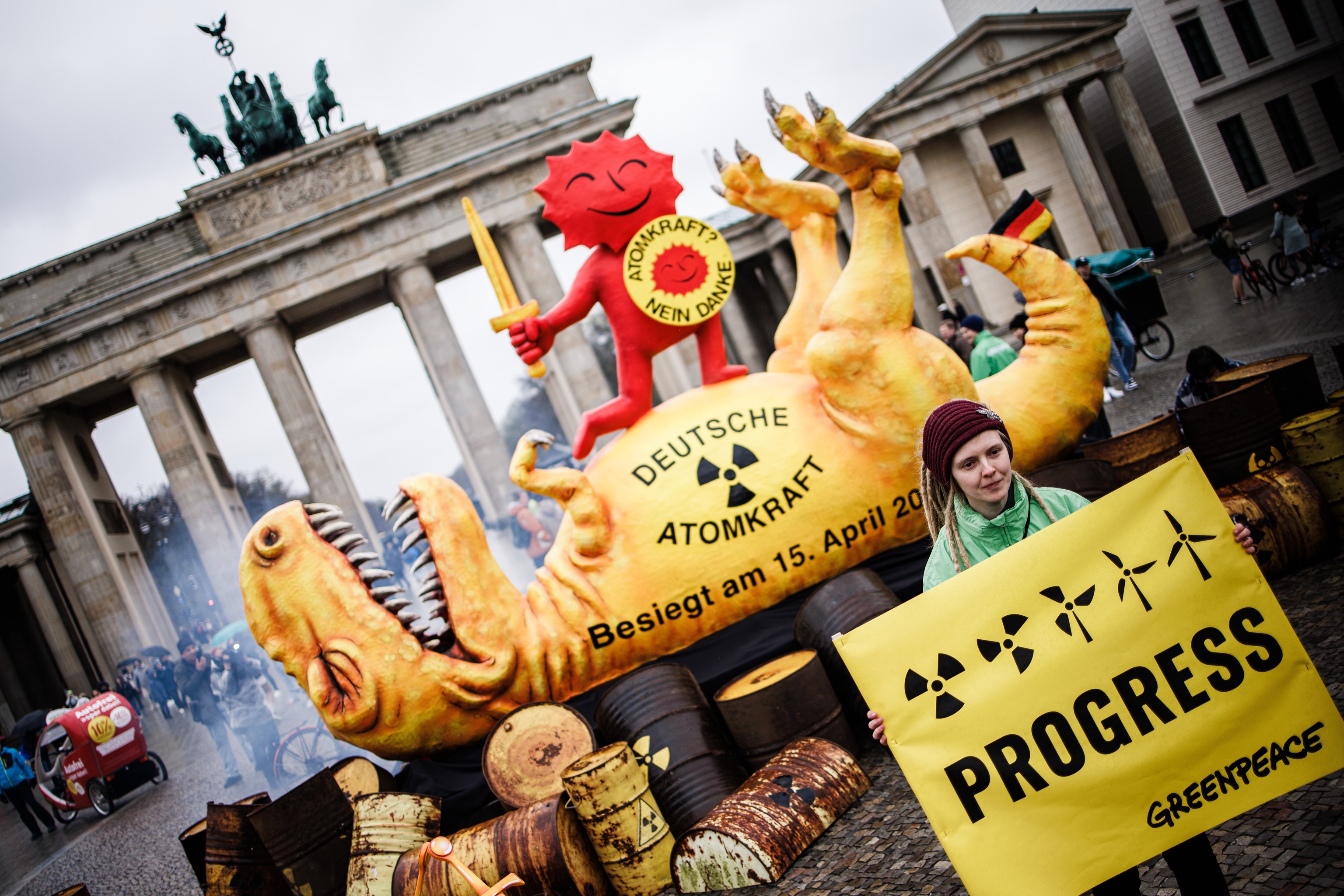 Manifestación de Greenpeace en la Puerta de Brandeburgo, Berlín.
