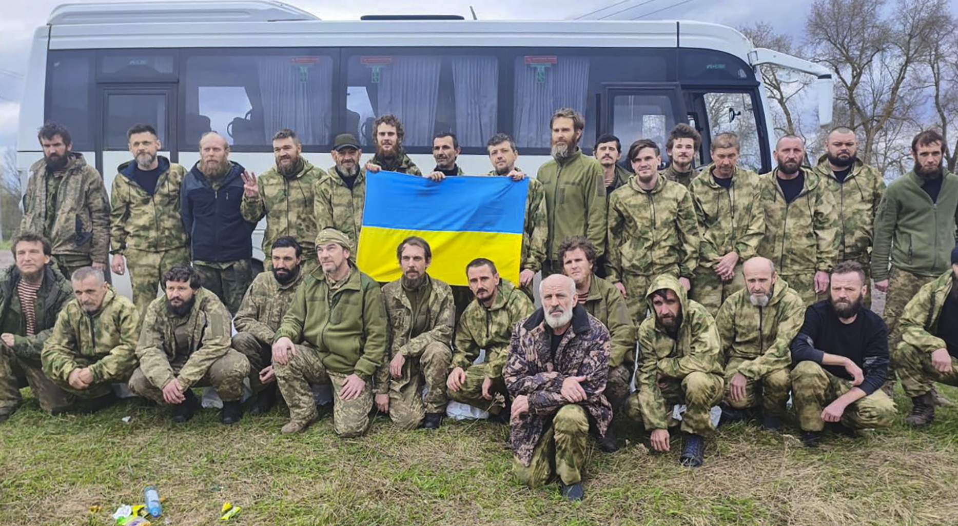 Prisioneros de guerra ucranianos tras un intercambio de prisioneros.