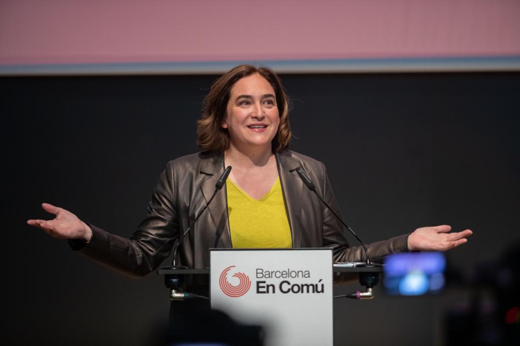 La alcaldesa de Barcelona, Ada Colau en un acto de Barcelona En Comú para presentar la lista de candidatos