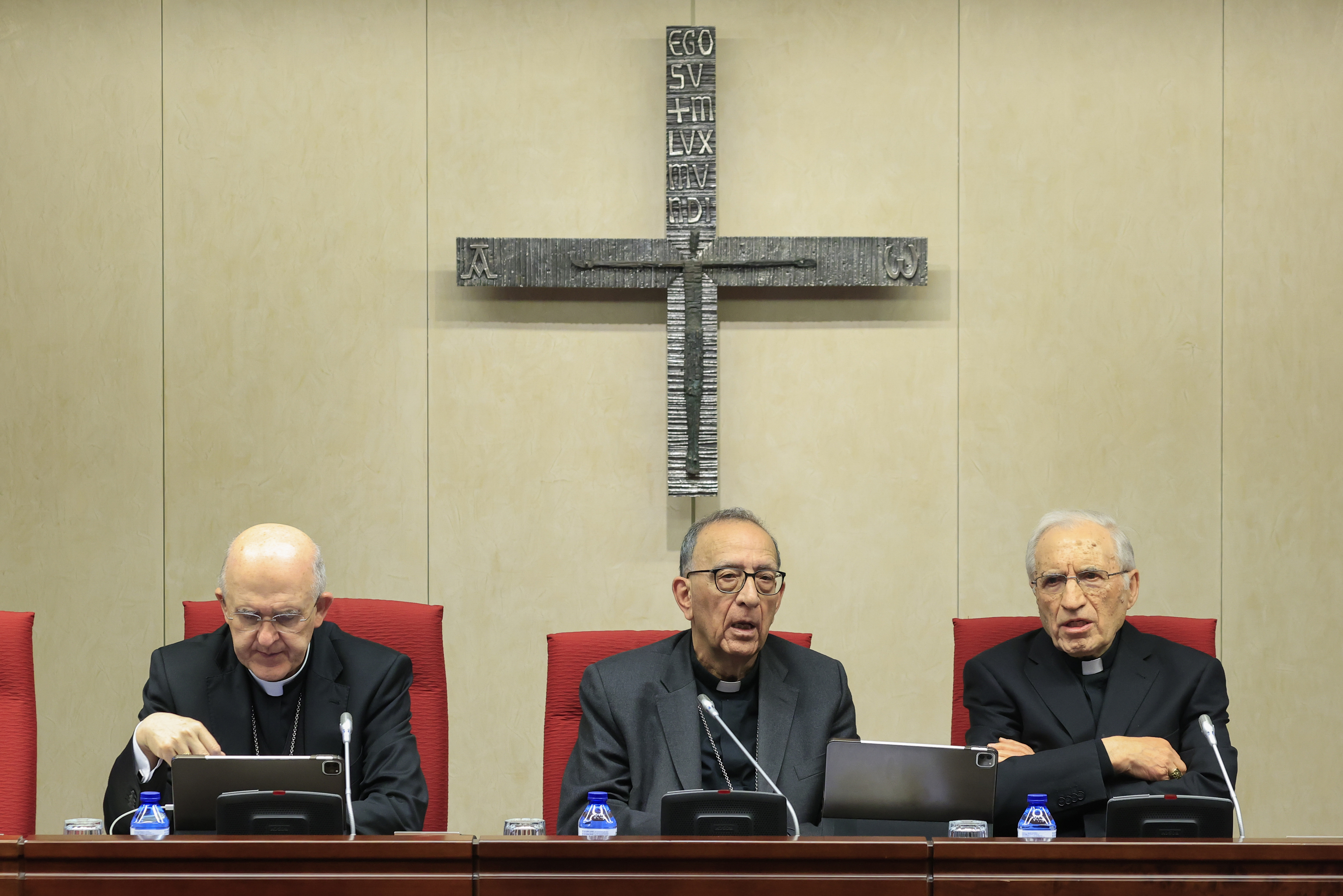 Omella, entre el arzobispo de Madrid, Carlos Osoro, y el cardenal Rouco Varela.