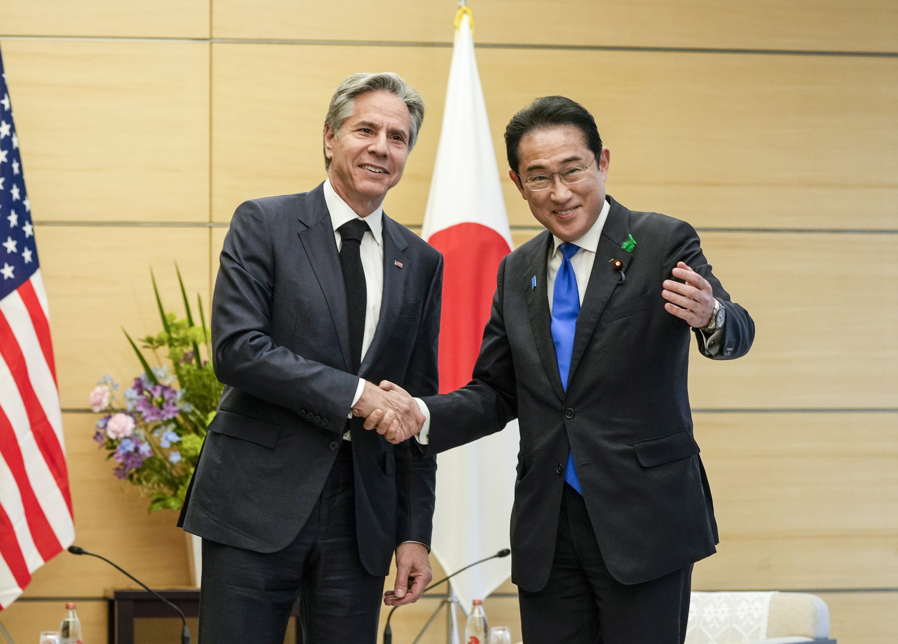 El secretario de Estado Antony Blinken, junto al 'first' japan