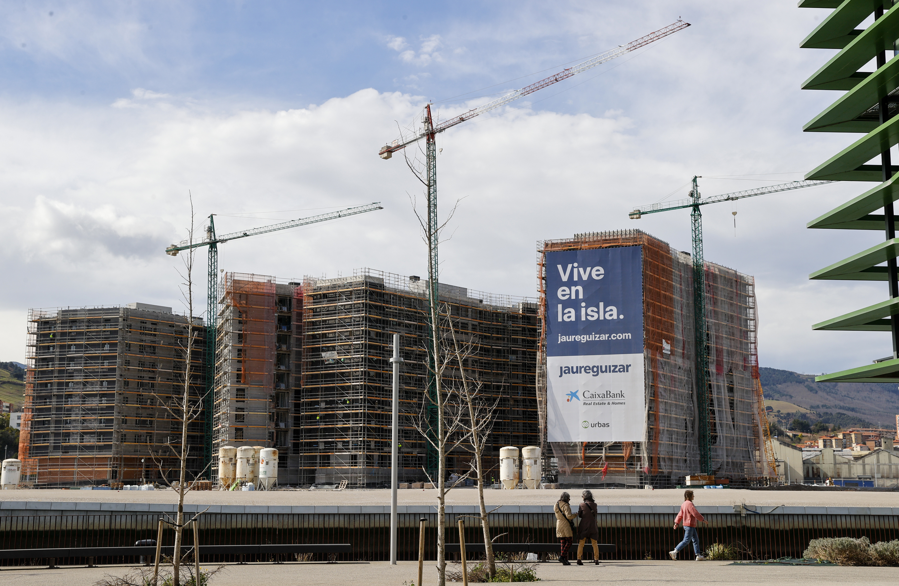 Varios bloques viviendas en construccin en Bilbao.
