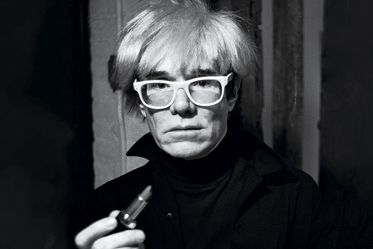 Warhol con un pintalabios.