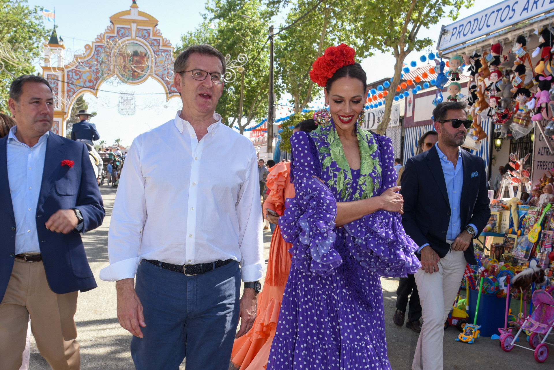 Eva González y Alberto Núñez Feijoo, juntos en la feria de Mairena del ...