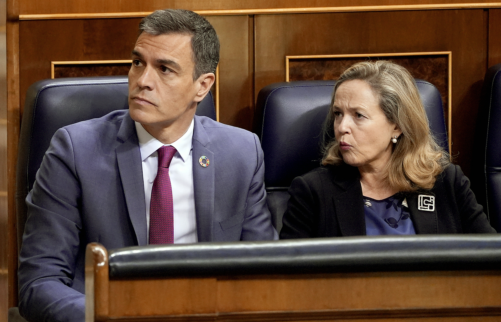 El presidente del Gobierno, Pedro Sánchez, junto a la ministra de Economía, Nadia Calviño en una sesión reciente del Congreso de los Diputados.