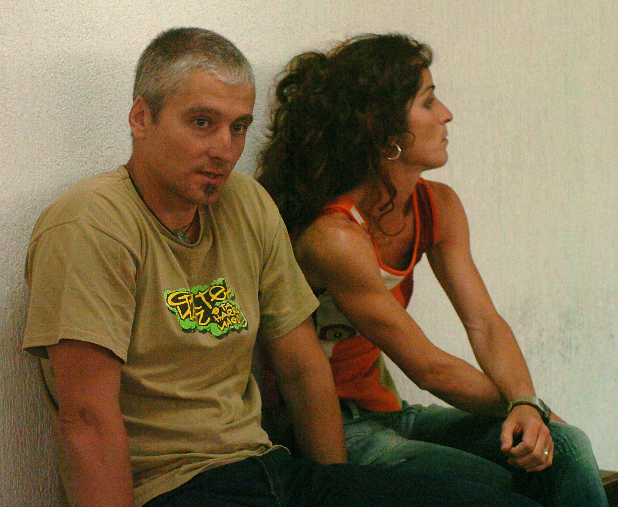 Jos Javier Garca Gaztelu 'Txapote' junto a Irantxu Gallastegi en un banquillo de la Audiencia Nacional.