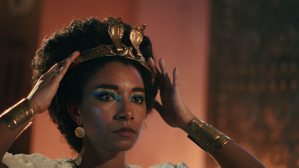 La actriz Adele James como Cleopatra