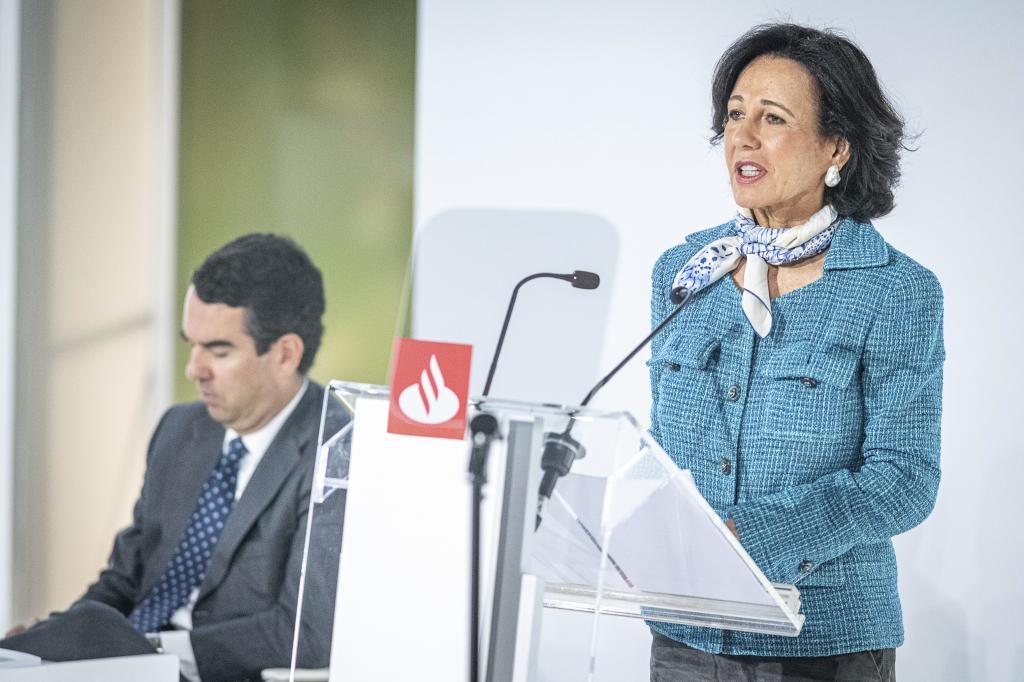Santander tantea a banqueros de inversión para crecer en Wall Street