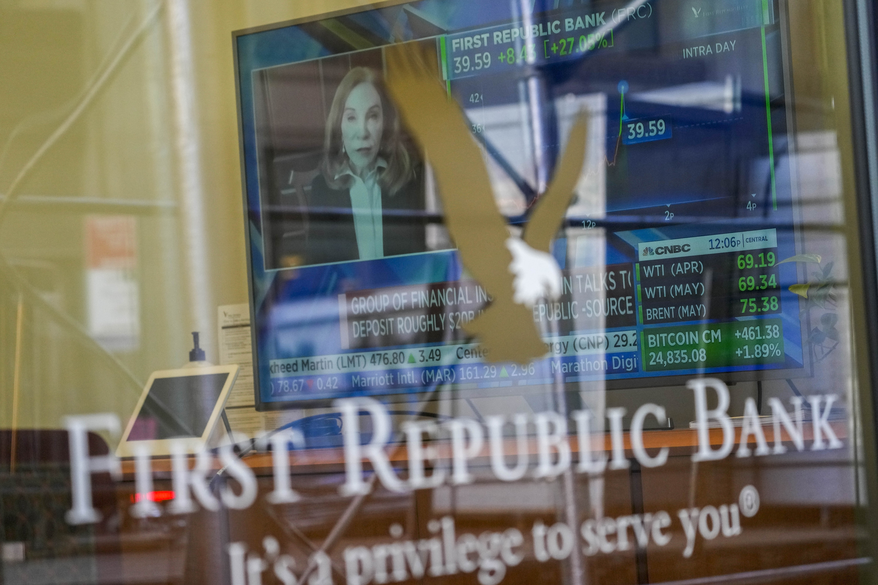 First Republic Bank anuncia despidos de hasta el 25% de su plantilla tras perder un 40% de sus depósitos