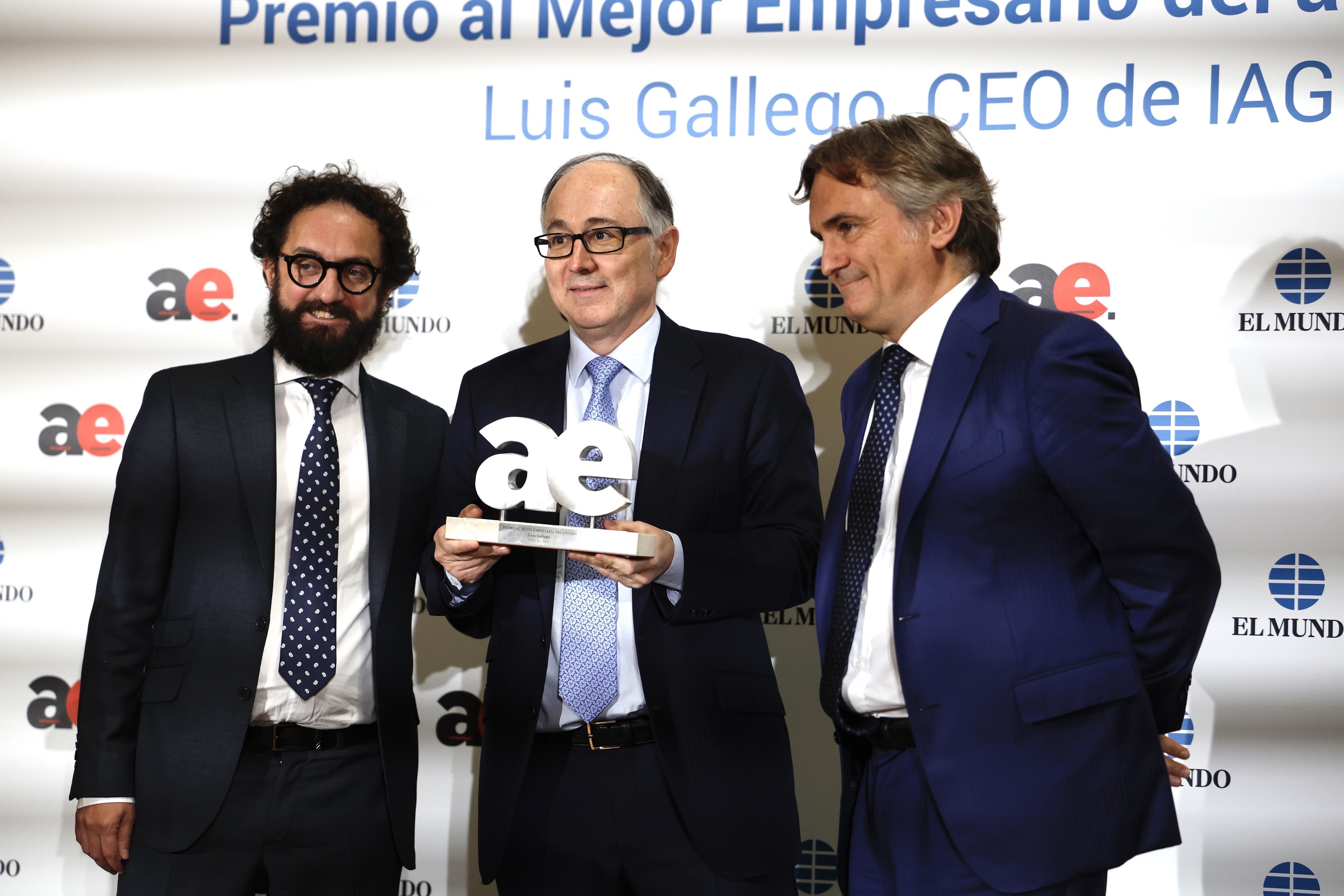 Joaqun Manso, director de El Mundo, Luis Gallego, CEO de IAG y Marco Pompignoli, presidente de Unidad Editorial.